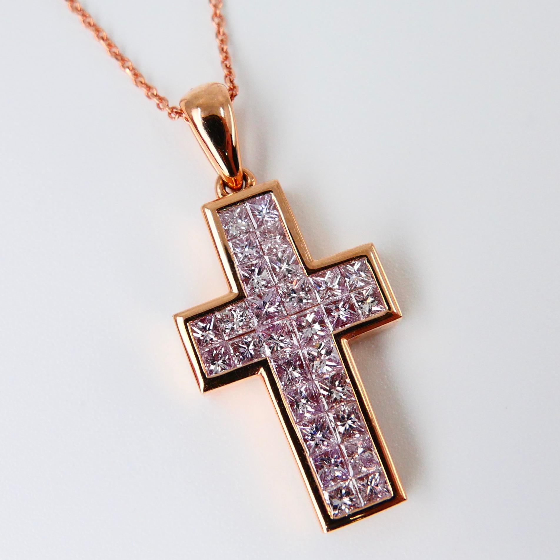 1.11 CTW Natural Light Baby Pink Diamond Cross Pendant Necklace. 18K Rose Gold. In New Condition For Sale In Hong Kong, HK