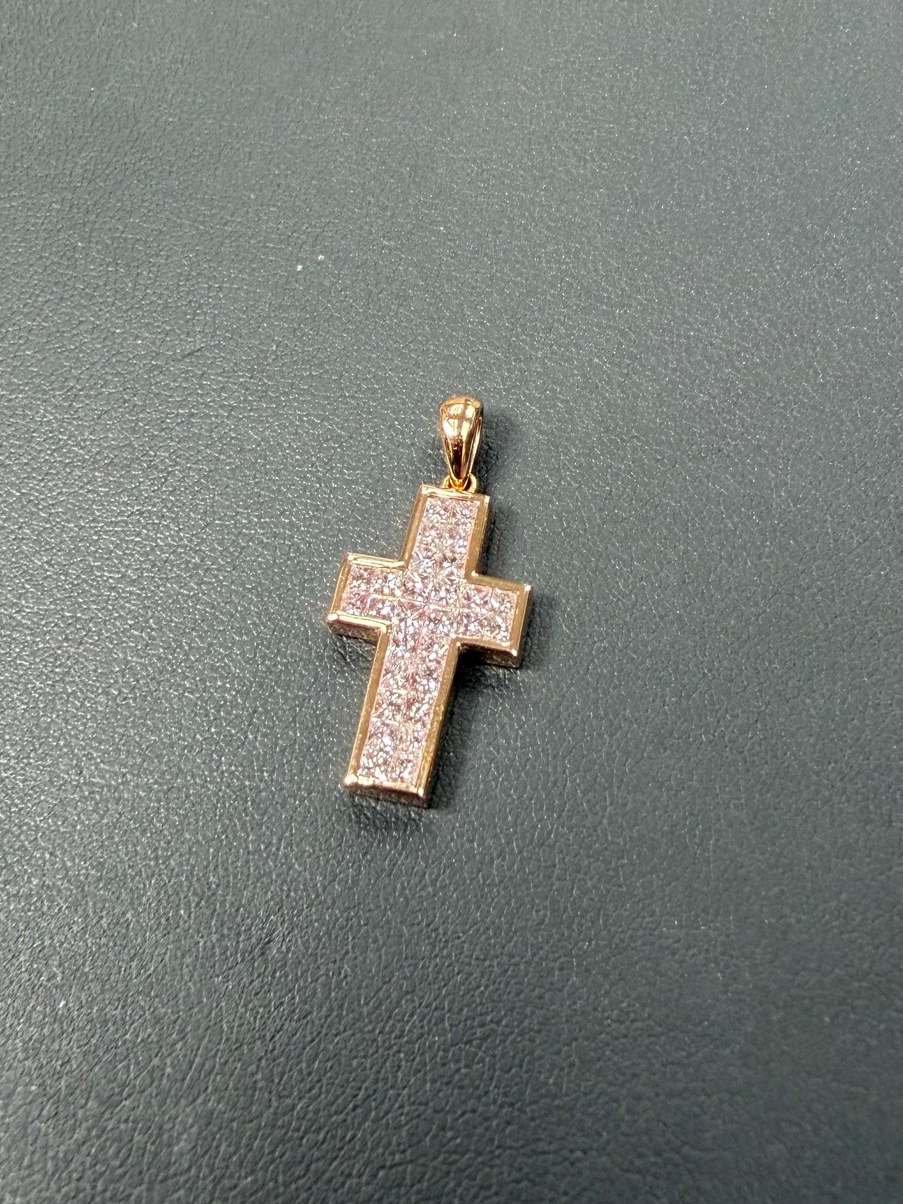 Collier pendentif croix en diamant rose clair naturel de 1,11 carat poids total. Or rose 18 carats. en vente 9