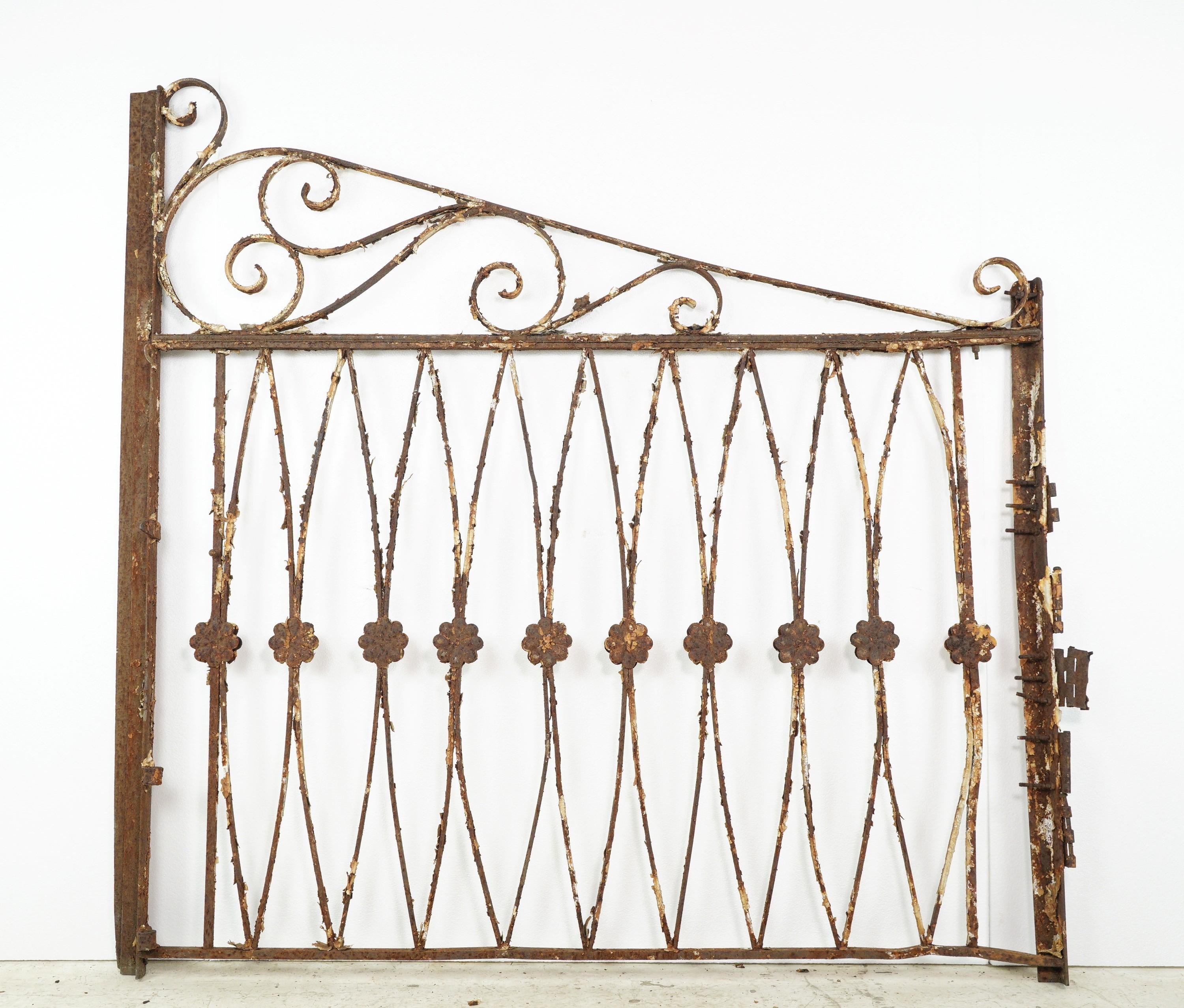 111 in. Ovals & Swirls Wrought Iron Double Driveway Gates In Good Condition For Sale In New York, NY