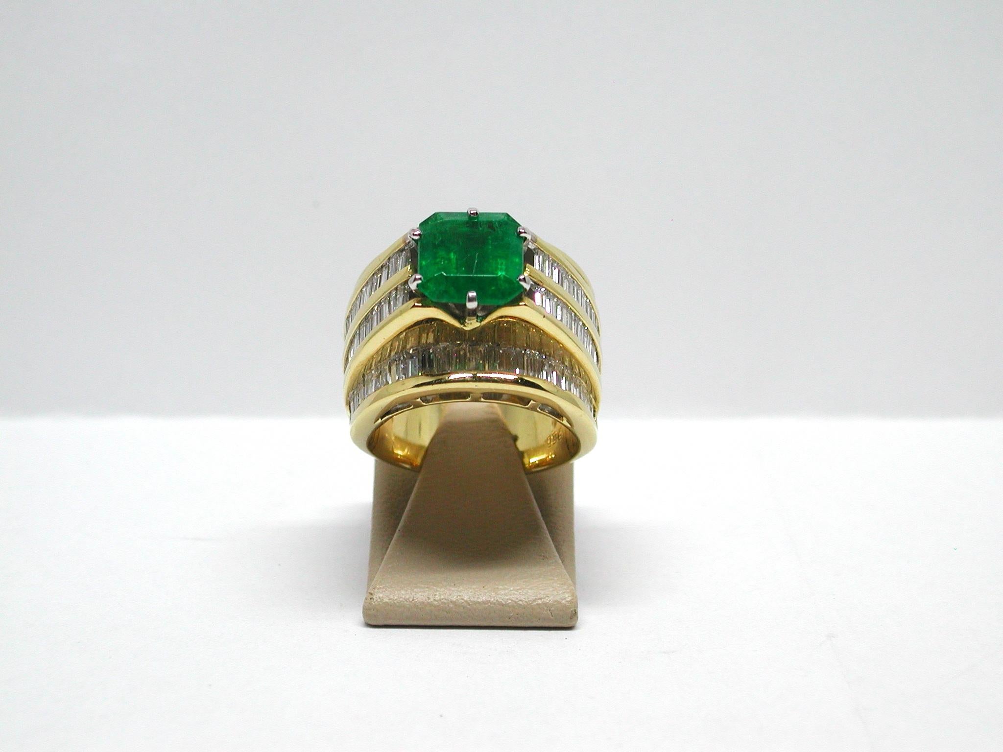 Gold: 18 carat yellow gold 
Weight: 23,77gr. 
Diamonds: 6,10 ct. colour: E clarity: VVS1 
Emerald: 5,00ct. ( Gemstones are commonly treated to enhance colour or clarity ) 
Width: 1,6 cm. 
Ring size: BE 54 NL 17,25mm 
Shipping: free worldwide insured