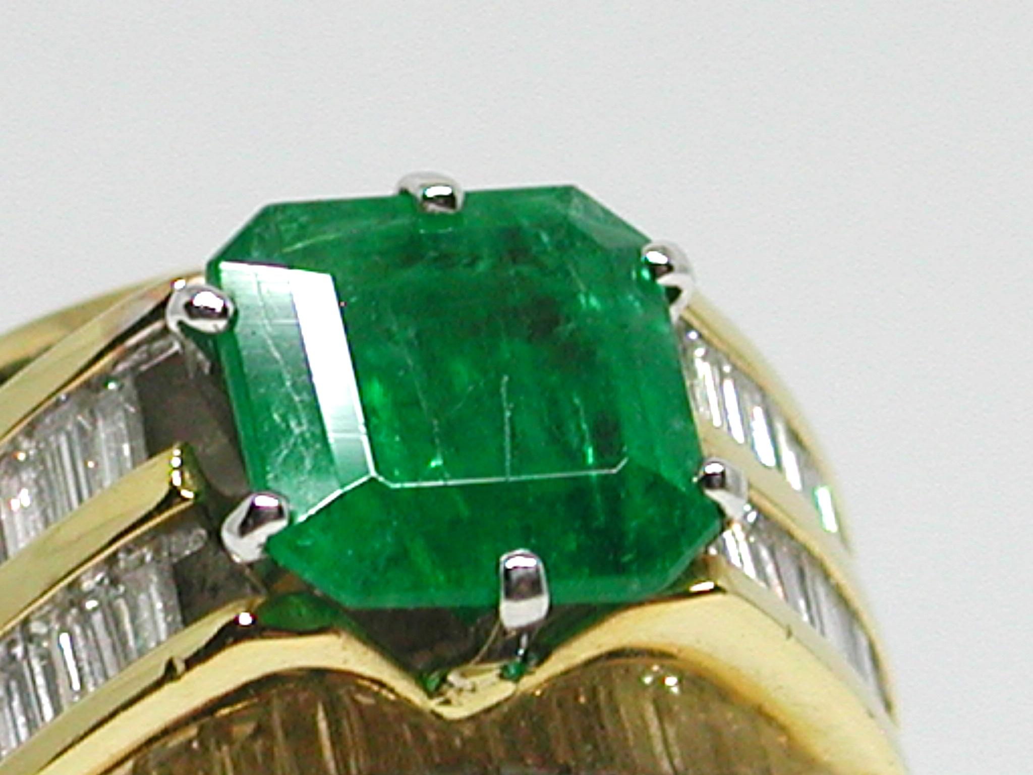 11.10 Carat Yellow Gold Diamond Emerald Ring In New Condition For Sale In Antwerp, BE