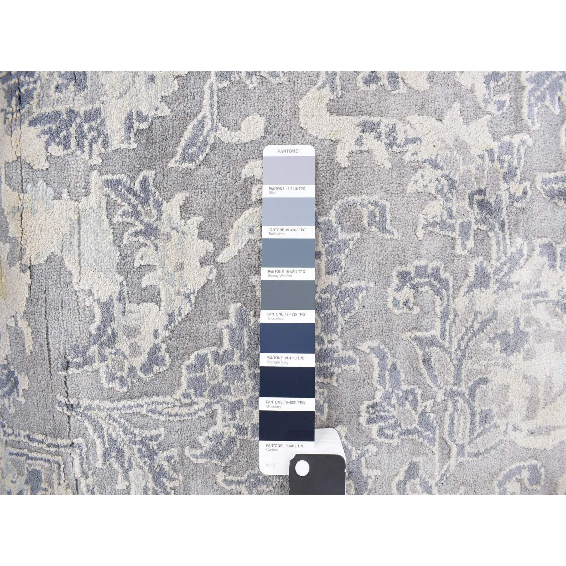 XXIe siècle et contemporain Tapis rond noué à la main en soie gris Broken and Erased Kashan Design 11'10