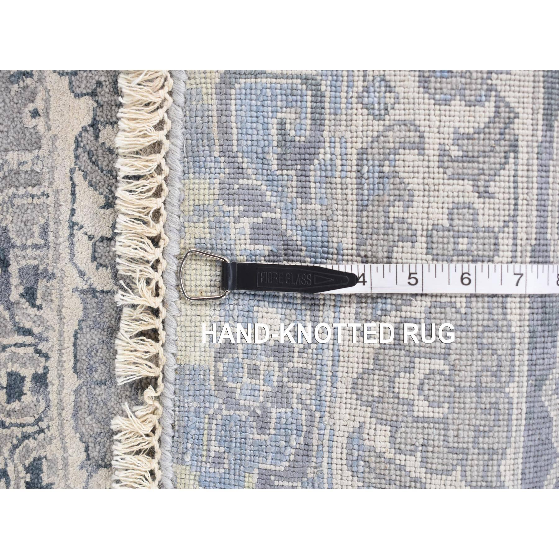 Tapis rond noué à la main en soie gris Broken and Erased Kashan Design 11'10
