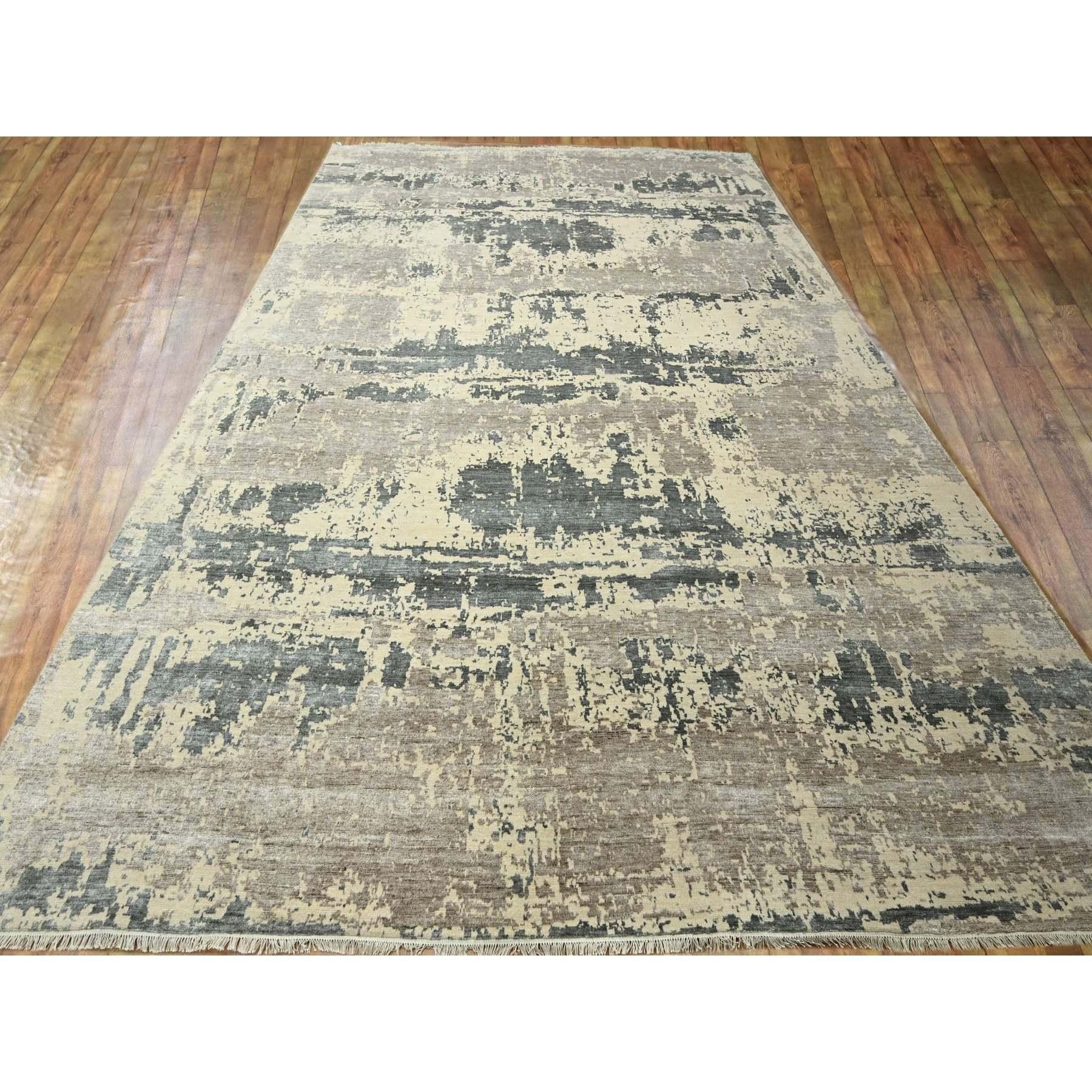 Gris Carbón y Beige, Diseño Abstracto Moderno con Colores Naturales, Lana y Seda, Anudada a Mano, De Gran Tamaño, Alfombra Oriental
Materiales primarios: Lana y seda
Látex: Sin pelo 
altura: 0,25 Pulgadas
Estilo: Contemporáneo
Color principal: