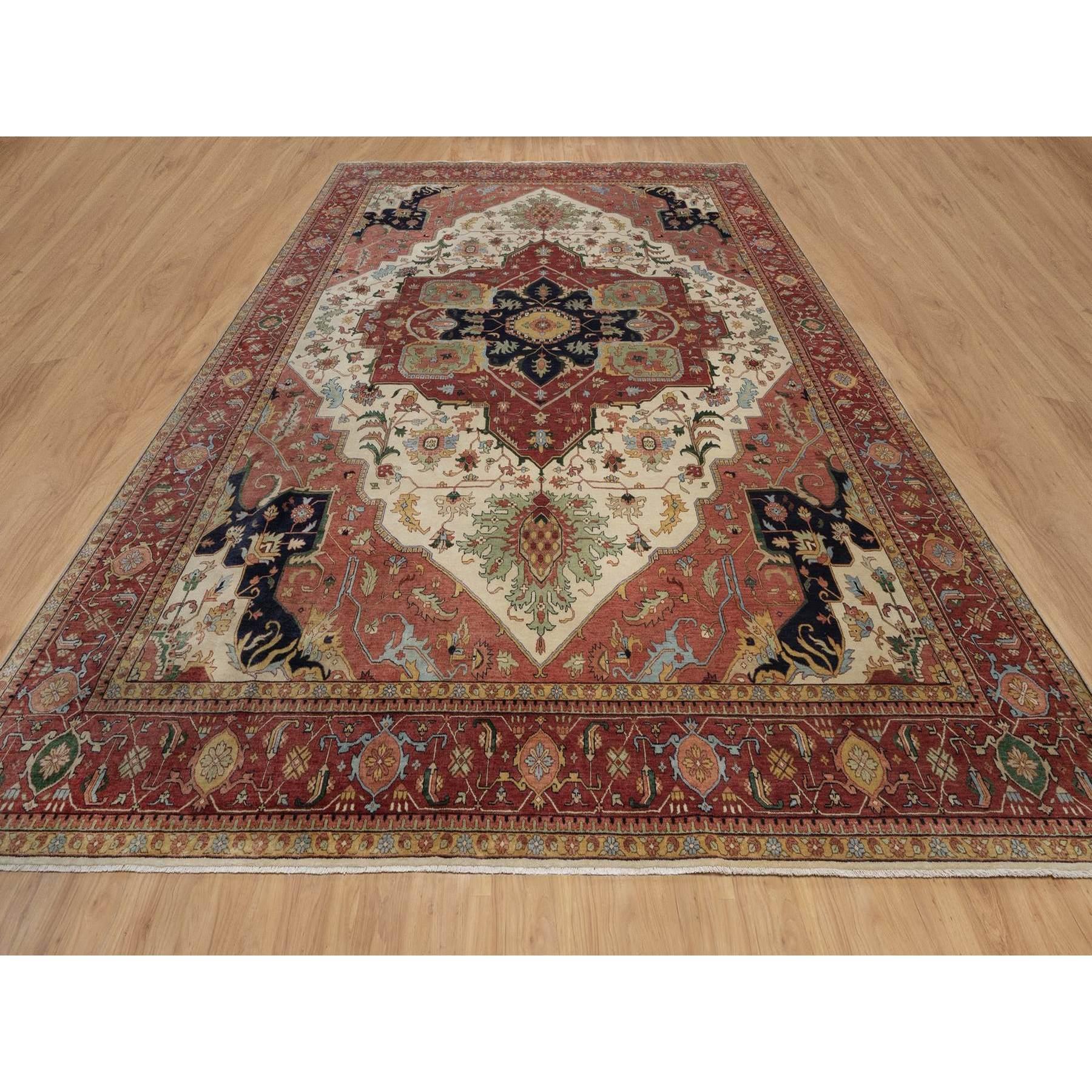 Bianco crema, Annodato a mano, Filato a mano in lana della Nuova Zelanda, Pile morbido, Tinture vegetali, Ricreazione fine di Heriz anticato, Design/One a medaglione, Oversize, XL, Tappeto orientale
Materiali primari: Lana
Lattice: No Pile 
altezza: