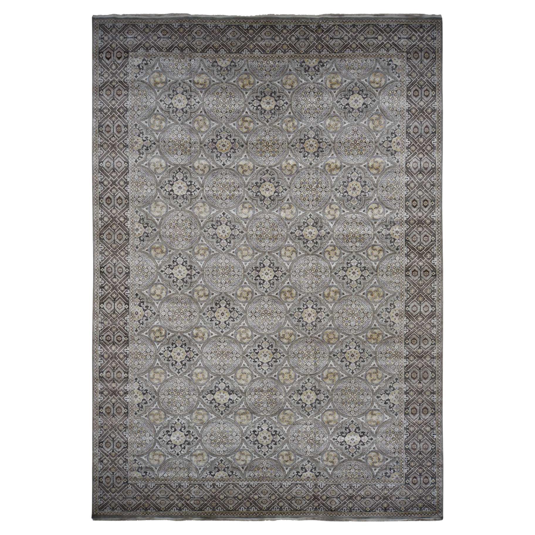 11'10 "x18'6" Tapis gris à motifs de médaillons d'inspiration moghole, en laine et soie, noué à la main en vente