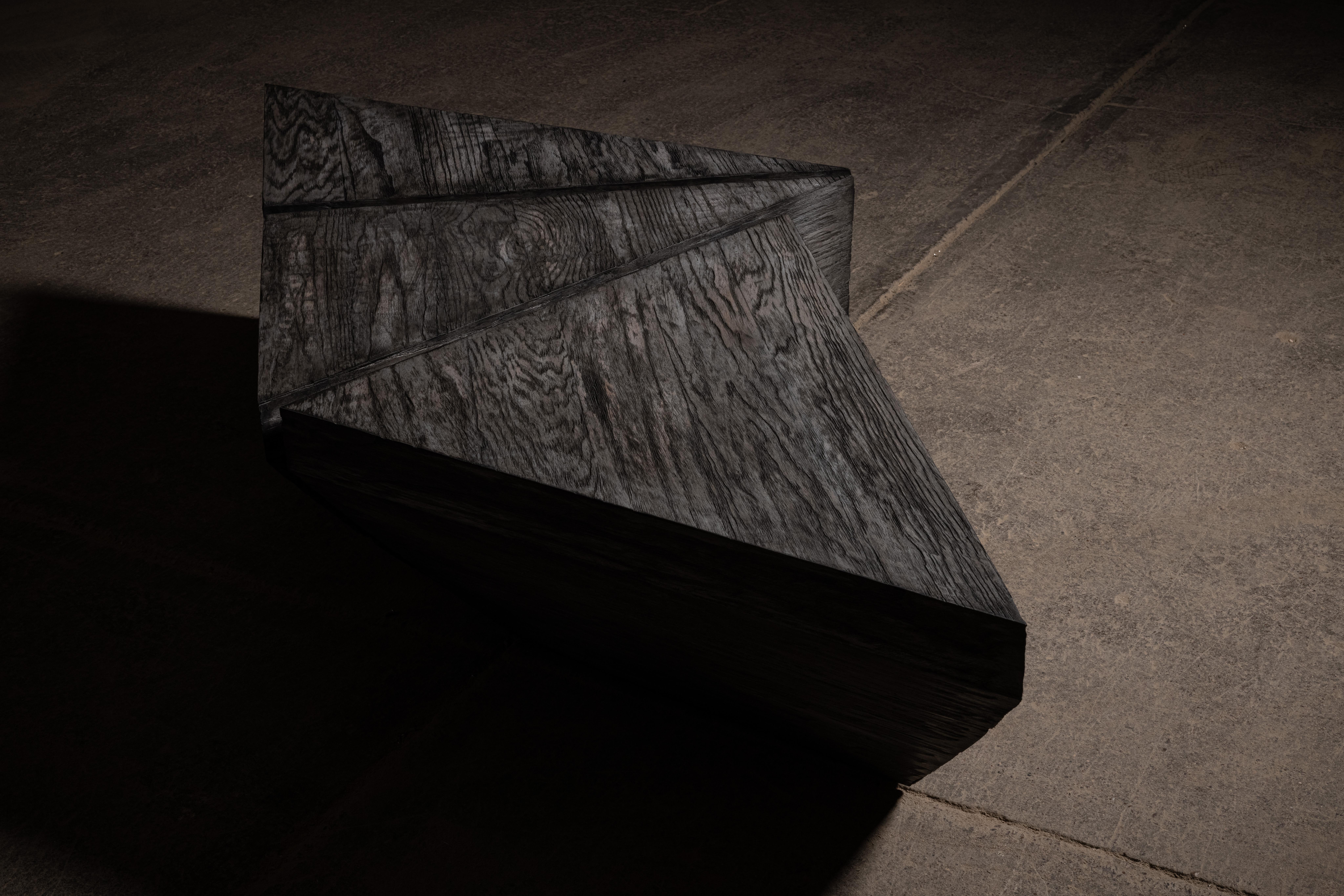 Moderne 1111 Table basse géométrique en chêne noir massif d'époque par No Age Studio en vente