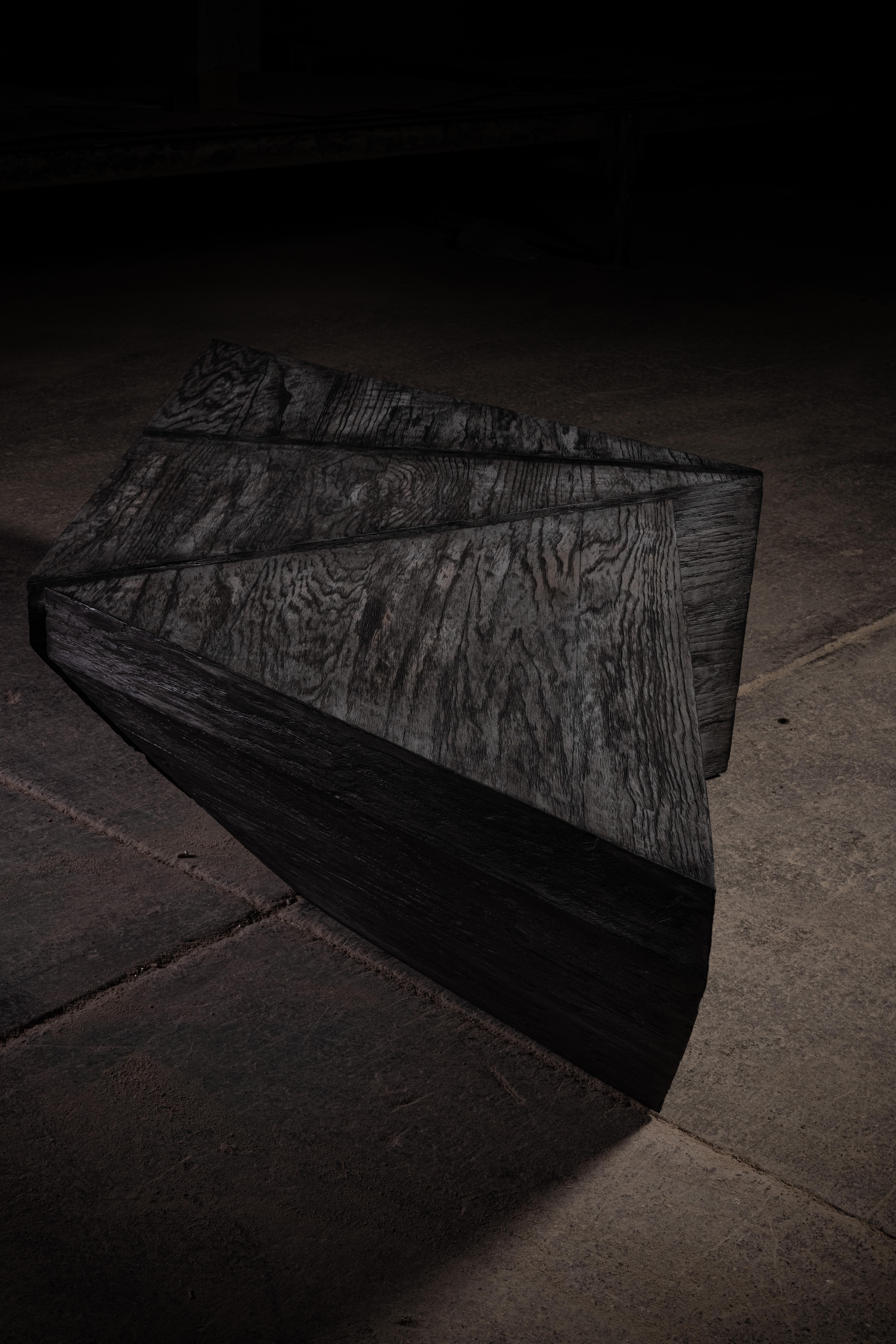 Mexicain 1111 Table basse géométrique en chêne noir massif d'époque par No Age Studio en vente