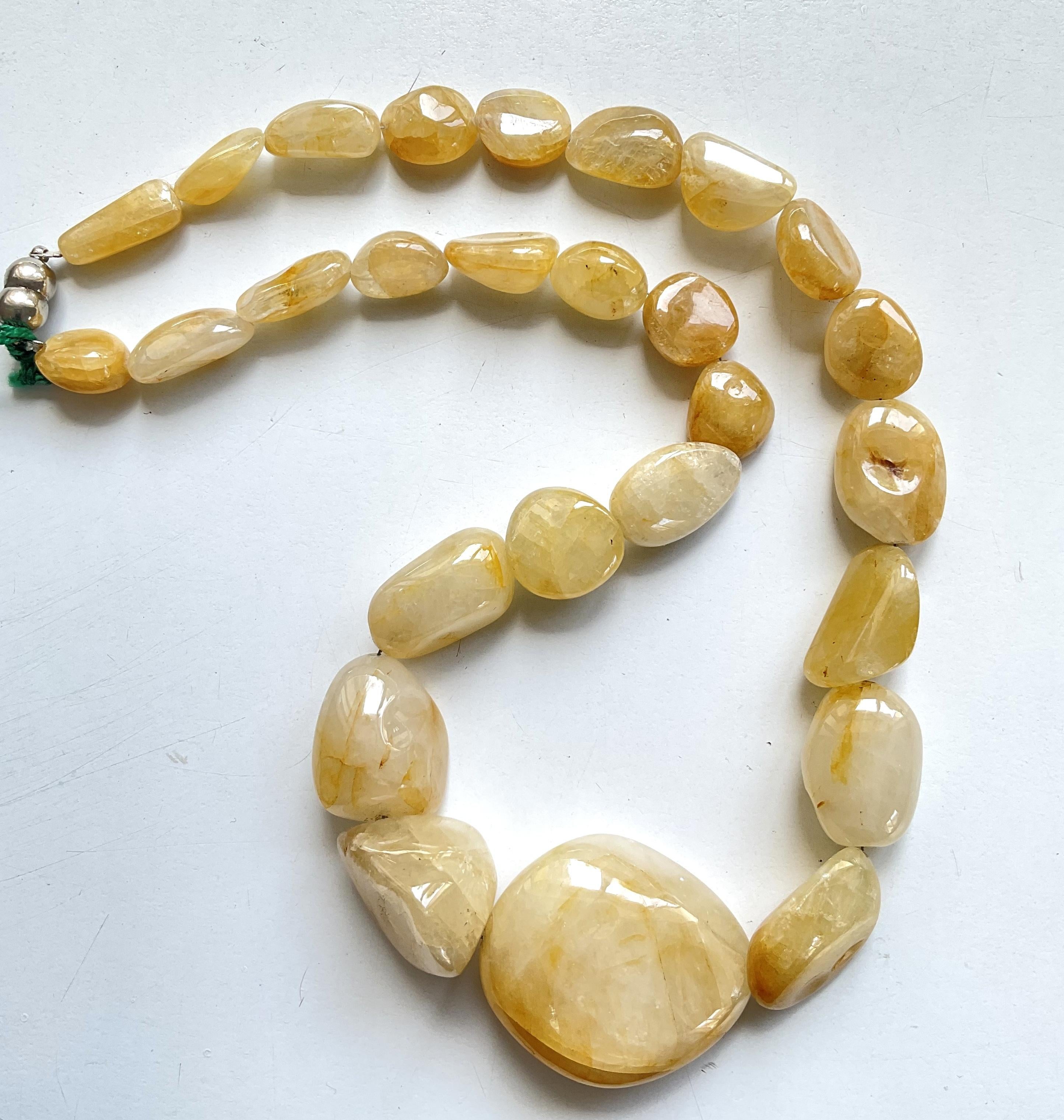 1111.20 Karat großer gelber Saphir Plain getrommelt natürlichen Edelstein Halskette für Damen oder Herren im Angebot