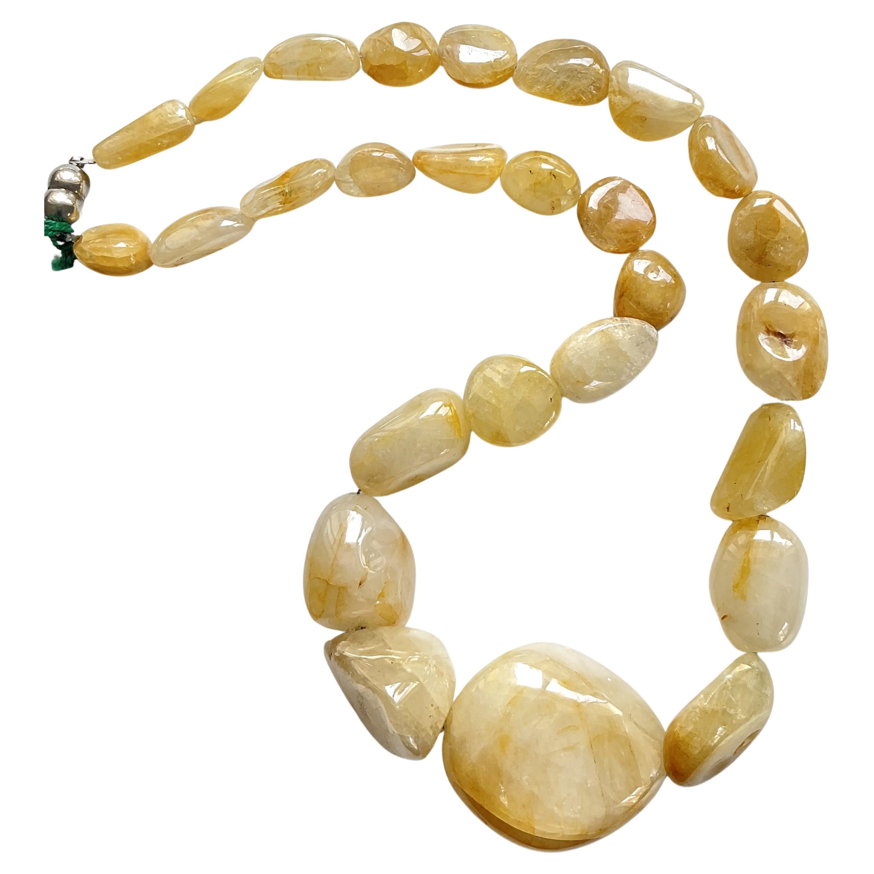1111.20 Karat großer gelber Saphir Plain getrommelt natürlichen Edelstein Halskette im Angebot