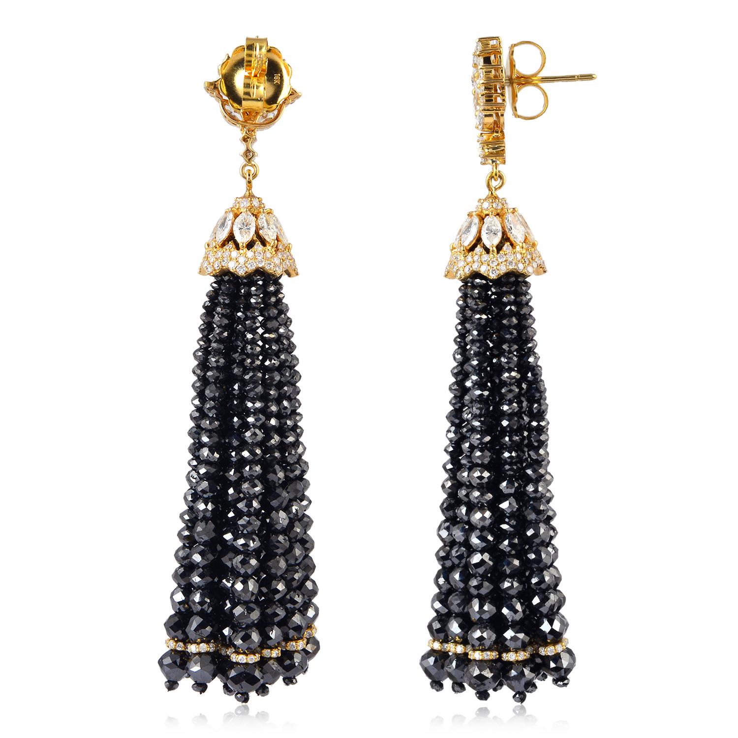 Contemporaneo Orecchini con nappe in oro 18 carati con diamante da 111,42 carati in vendita