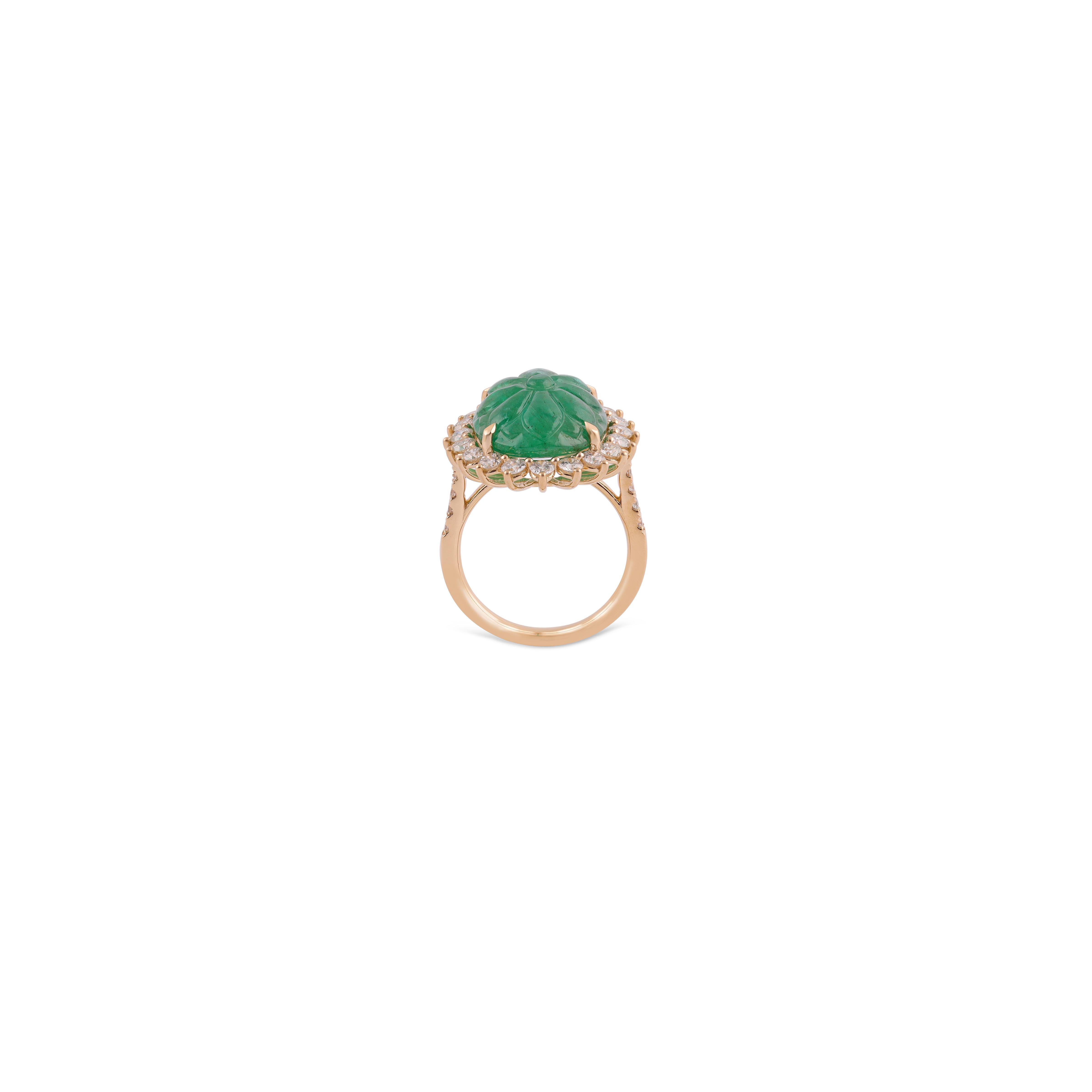Contemporary 11.15 Carat Carved Zambian Emerald & Cluster Diamond Ring in 18k Yellow Gold For Sale