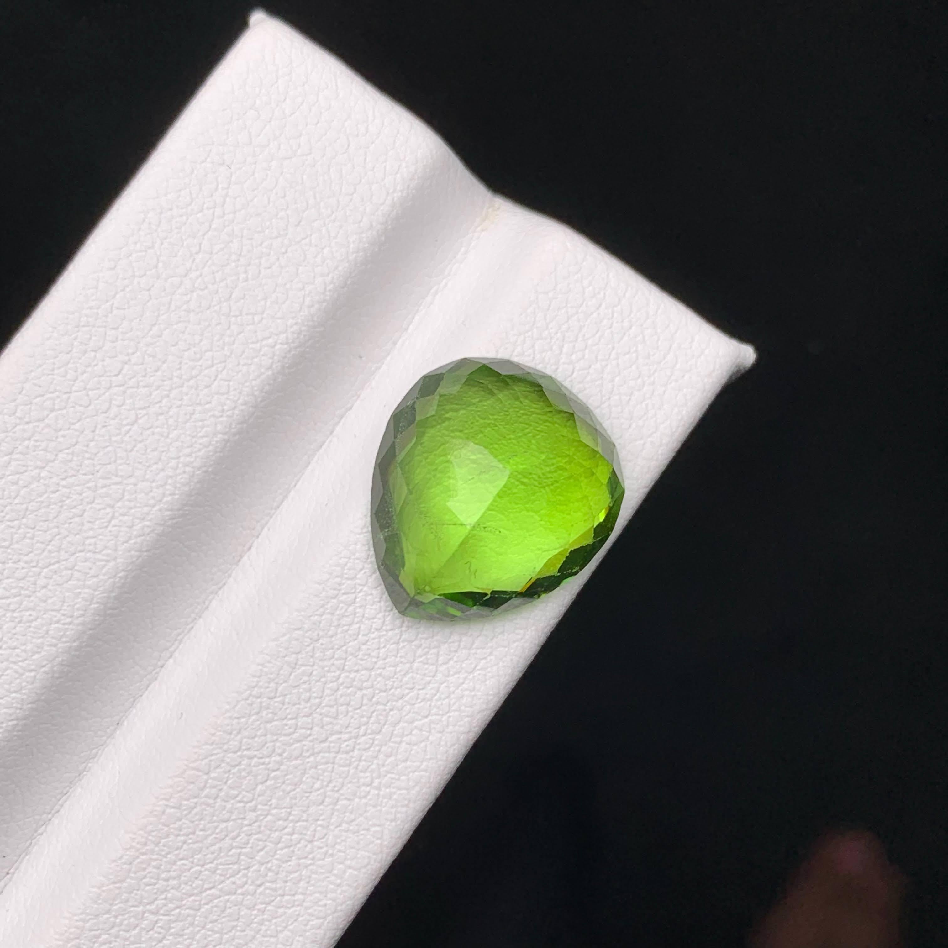 Taille poire 11.15 Carat Natural Loose Green Peridot Stone Pear Cut Pakistani Gemstone (pierre précieuse du Pakistan) en vente