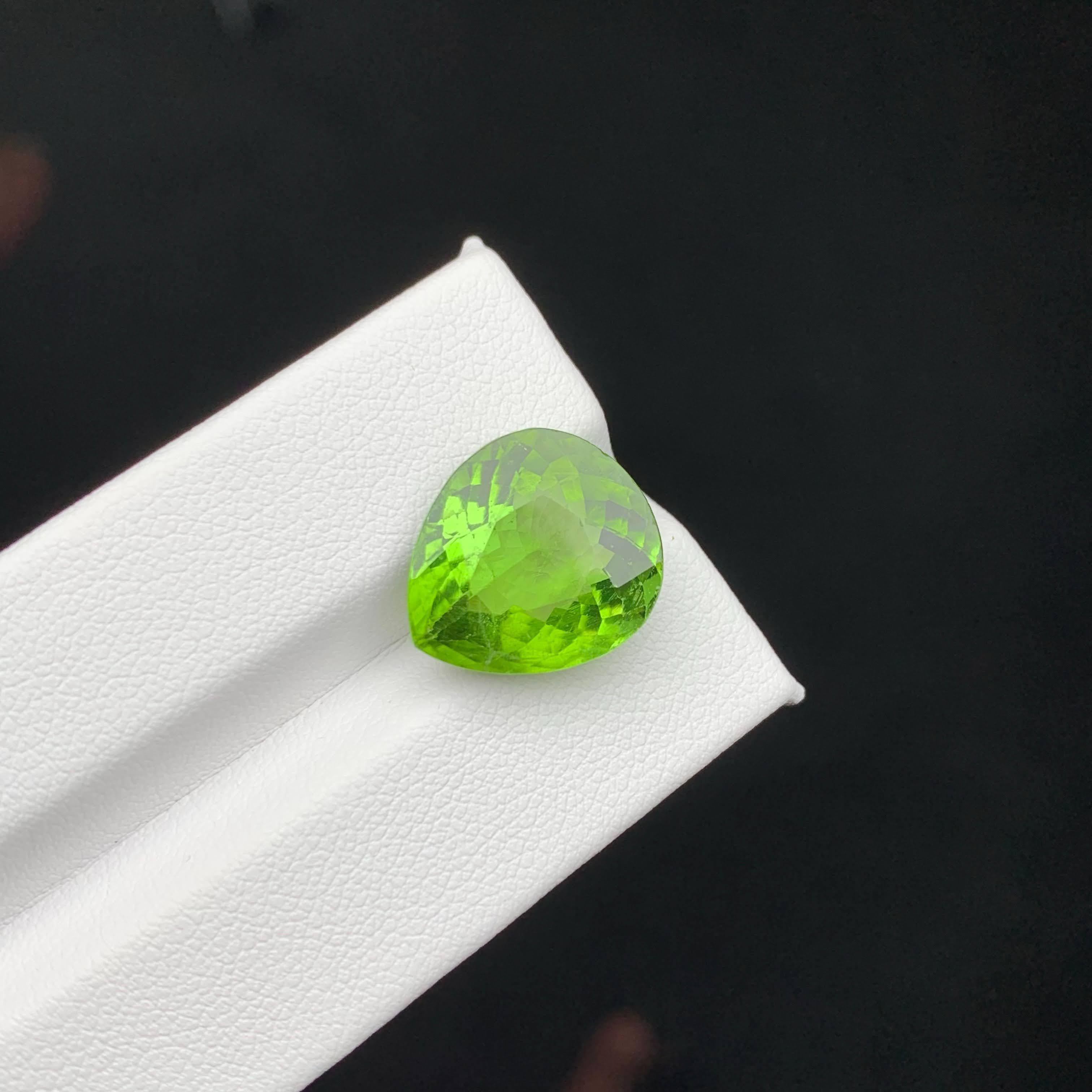 11.15 Carat Natural Loose Green Peridot Stone Pear Cut Pakistani Gemstone (pierre précieuse du Pakistan) Neuf - En vente à Bangkok, TH