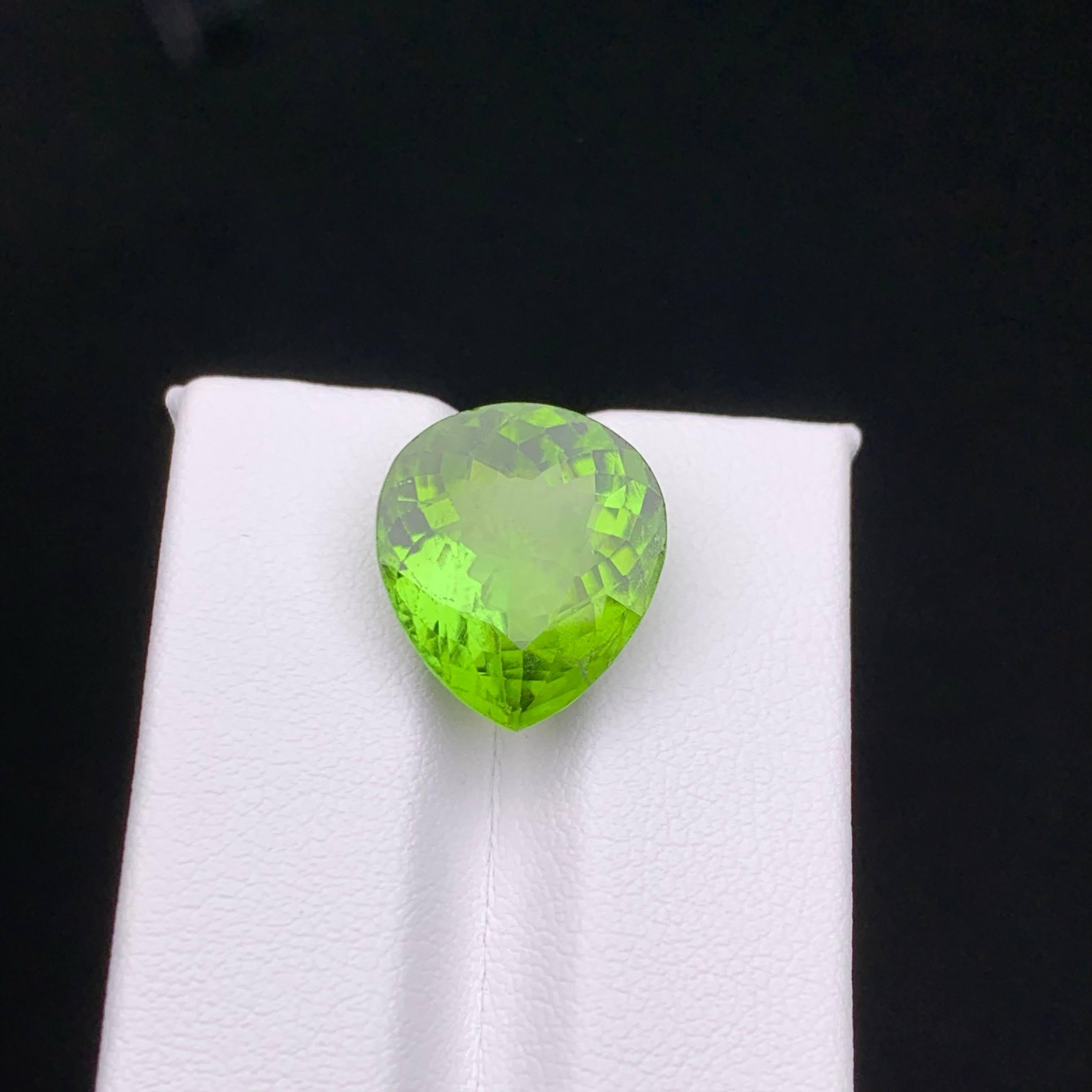 11.15 Carat Natural Loose Green Peridot Stone Pear Cut Pakistani Gemstone (pierre précieuse du Pakistan) en vente 1