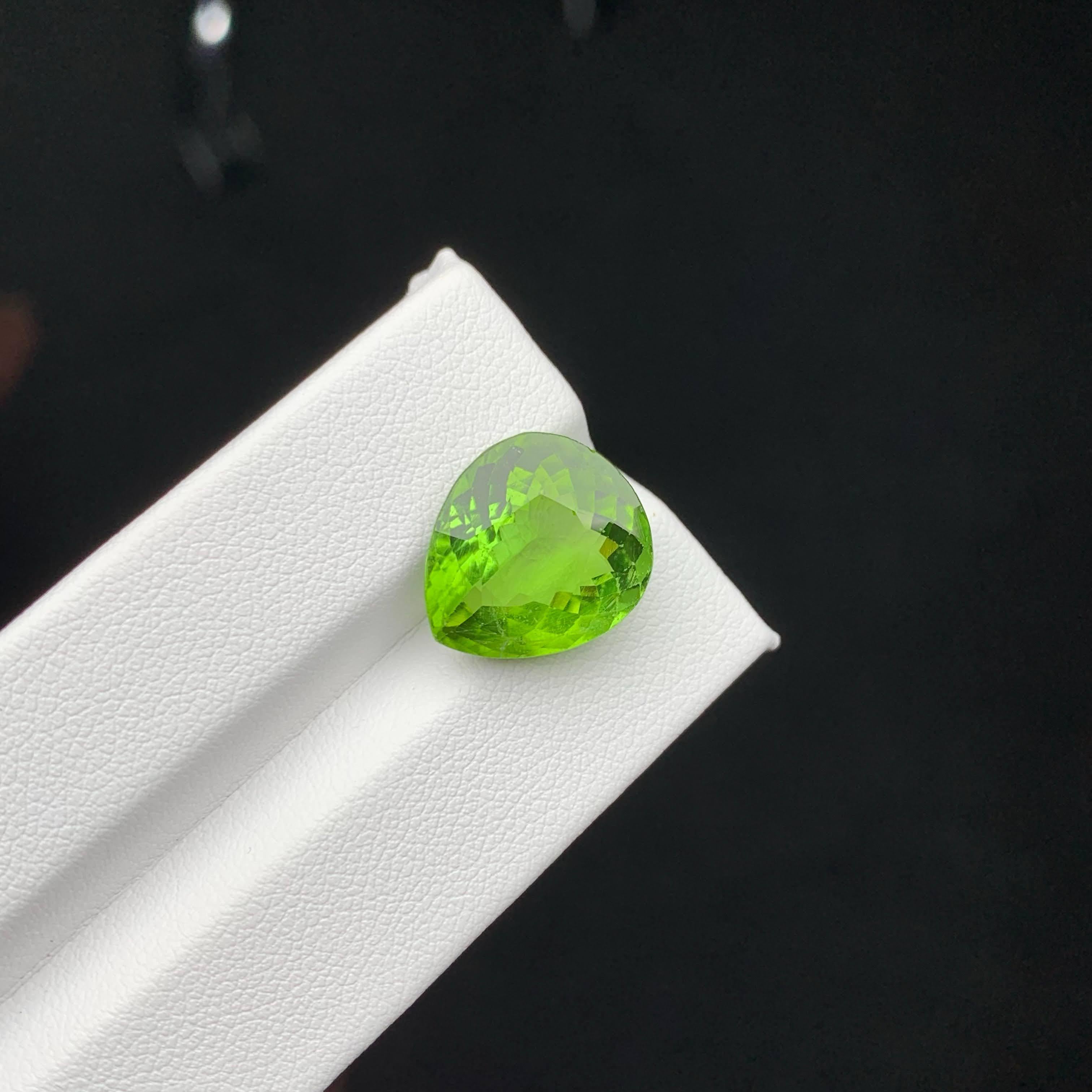 11.15 Carat Natural Loose Green Peridot Stone Pear Cut Pakistani Gemstone (pierre précieuse du Pakistan) en vente 2