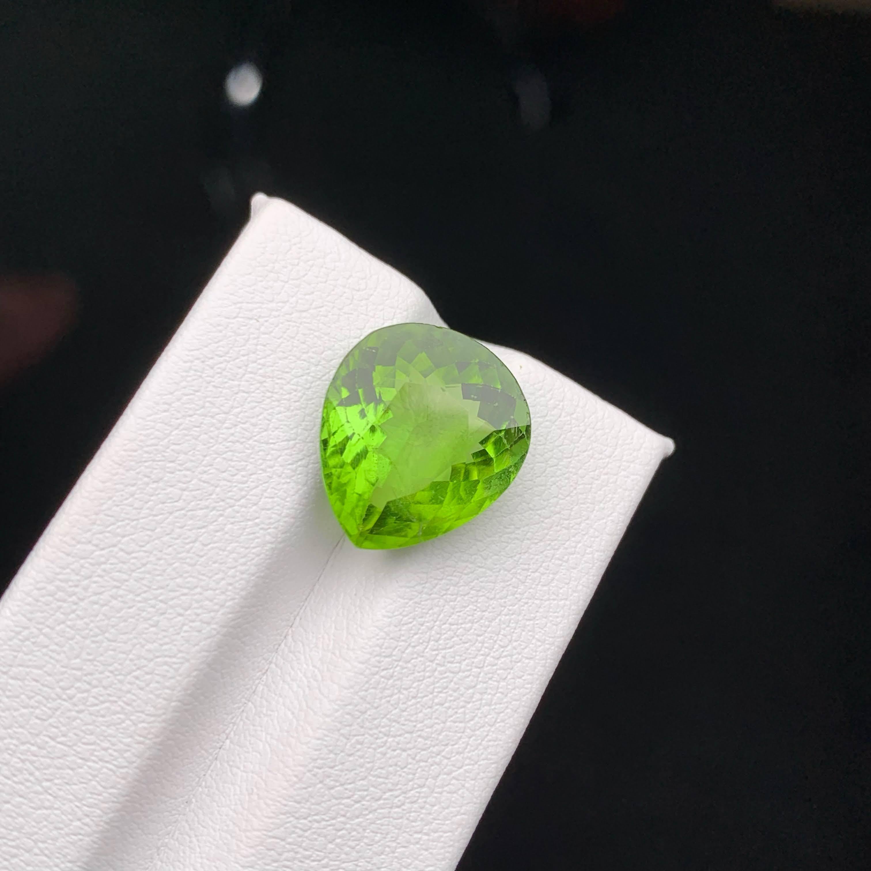 11.15 Carat Natural Loose Green Peridot Stone Pear Cut Pakistani Gemstone (pierre précieuse du Pakistan) en vente 3