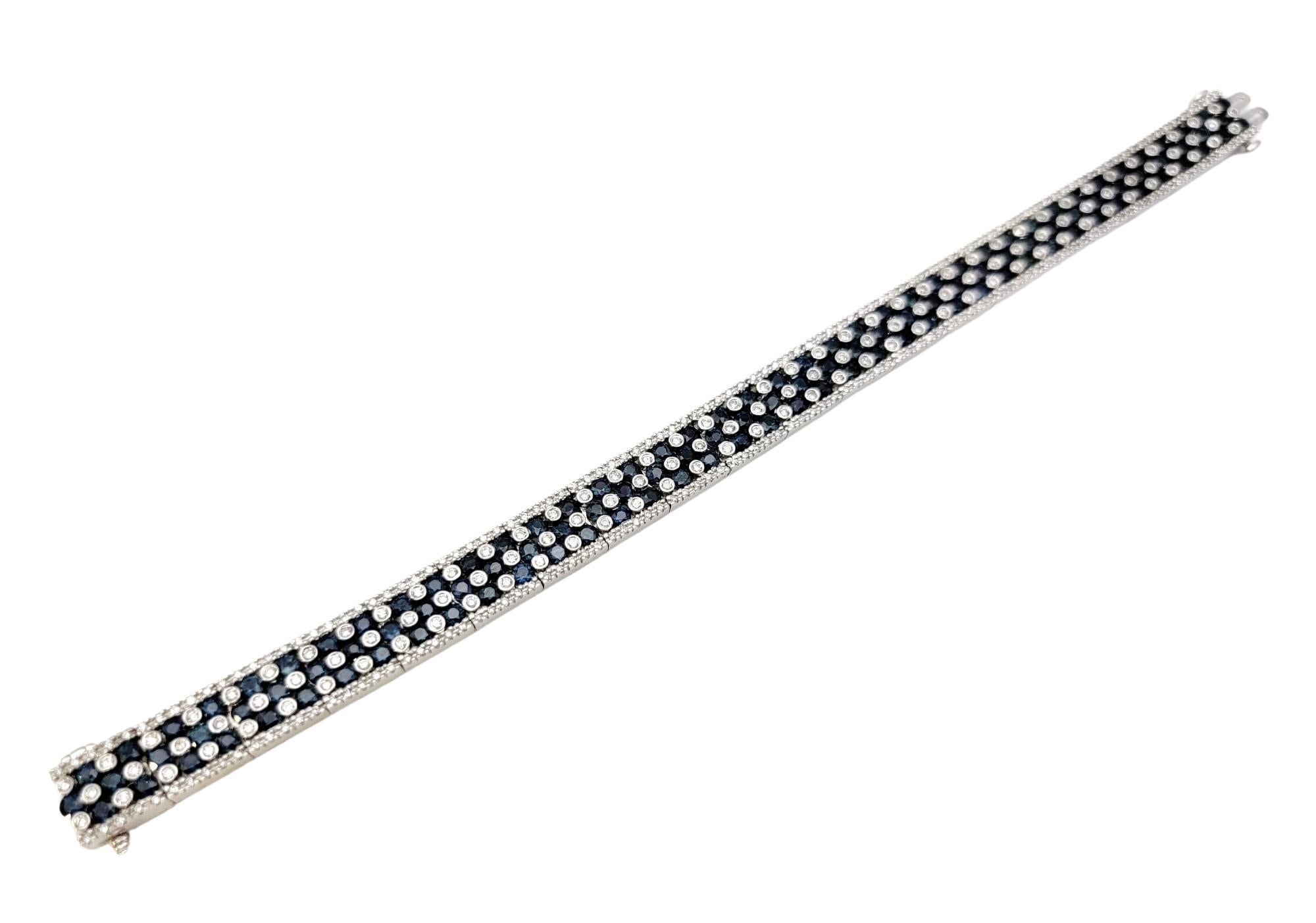 Taille ronde Bracelet en or blanc à carreaux de saphirs bleus et diamants de 11,15 carats au total en vente