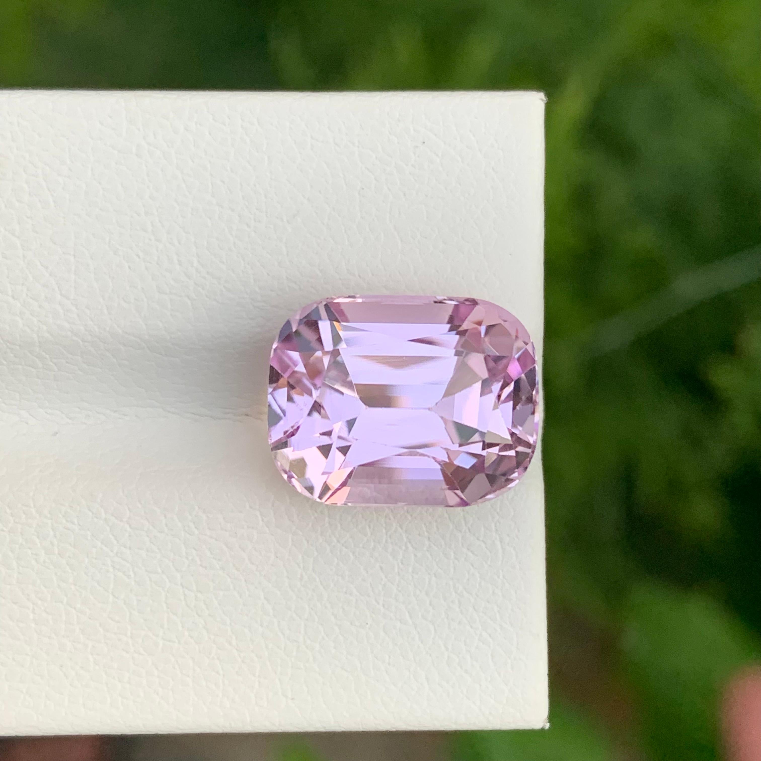 Cushion Cut 11.15 Natural Loose Purplish Pink Kunzite Cushion Shape Gem For Jewellery For Sale
