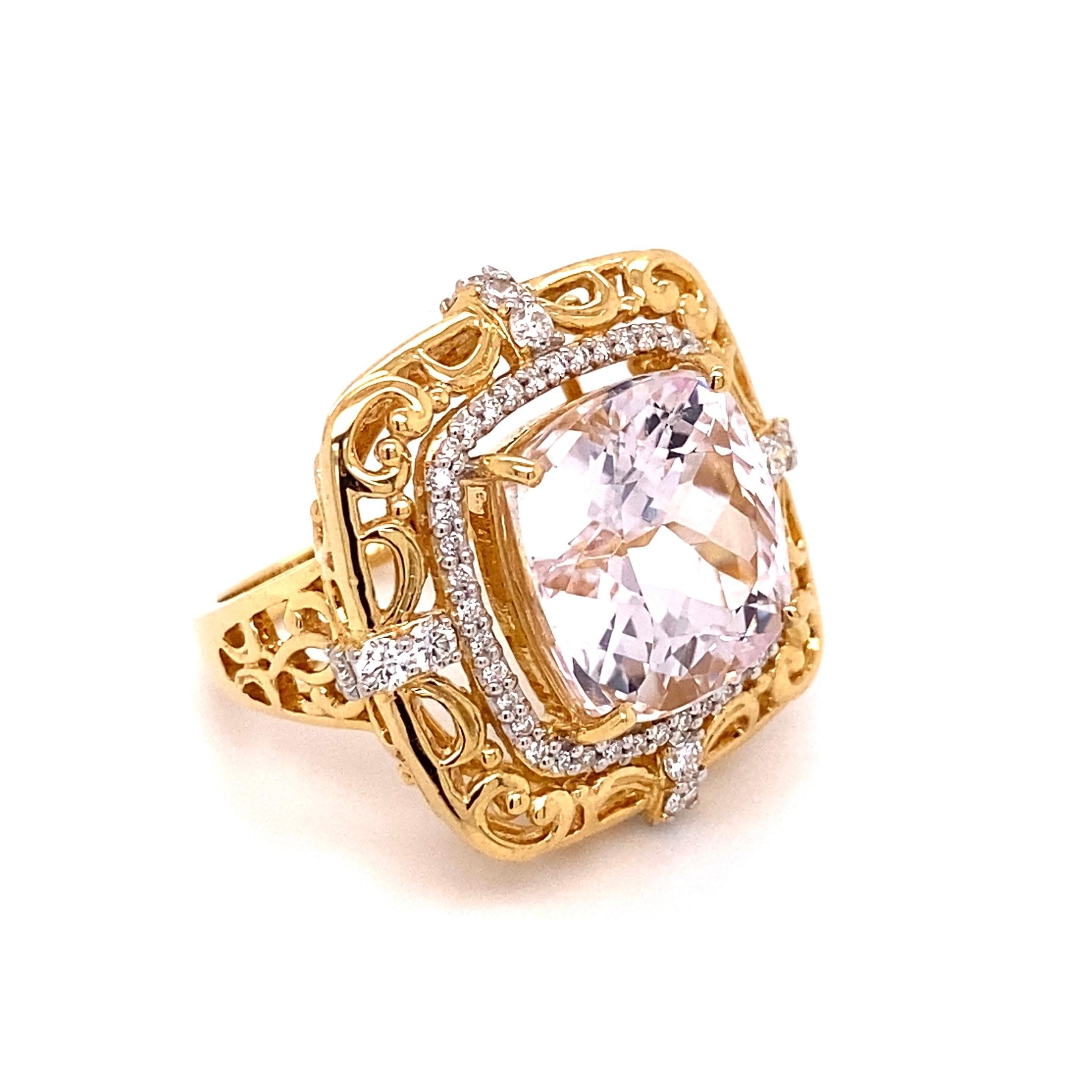 11.17 Carat Cushion Kunzite and Diamond Gold Cocktail Ring Estate Fine Jewelry In Excellent Condition For Sale In Montreal, QC