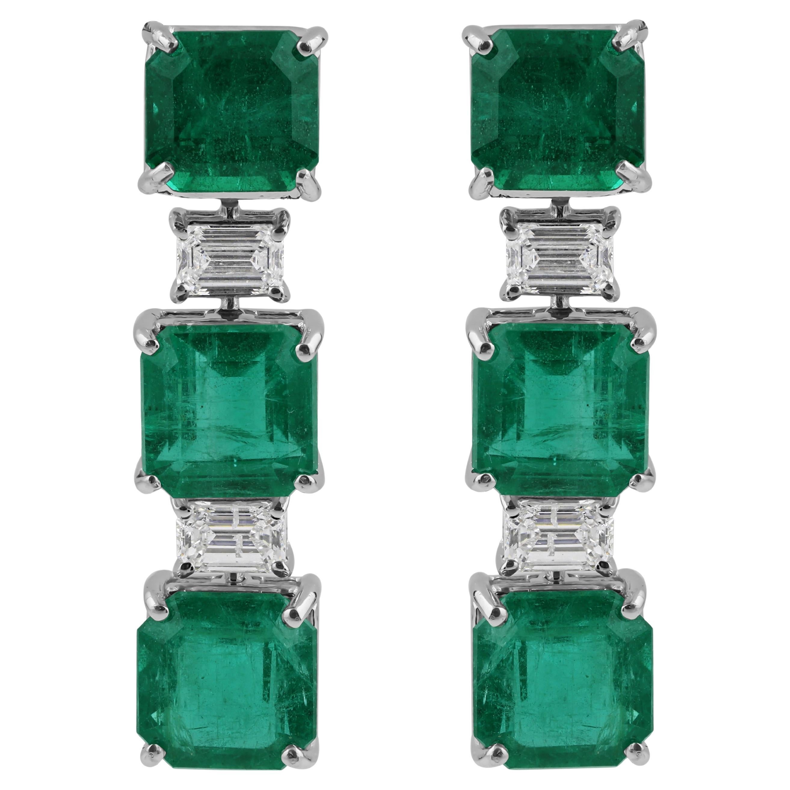 11,17 carati di smeraldo dello Zambia 1,04 carati di diamante SI/H Orecchini in oro bianco 18 carati in vendita