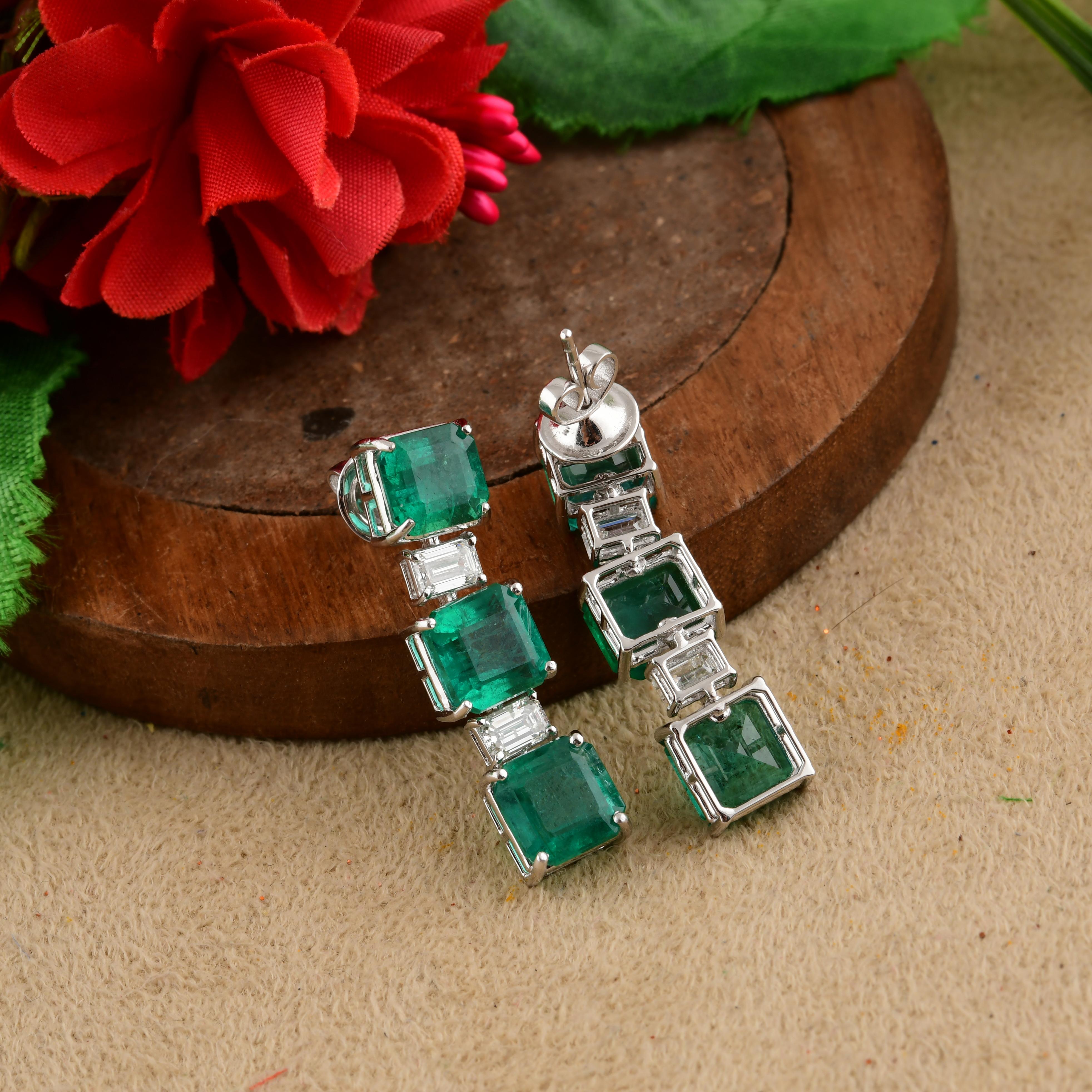 11.17cts Zambian Emerald 1.04cts SI/H Diamond Dangle Earrings 14k White Gold In New Condition For Sale In Diera, Dubai