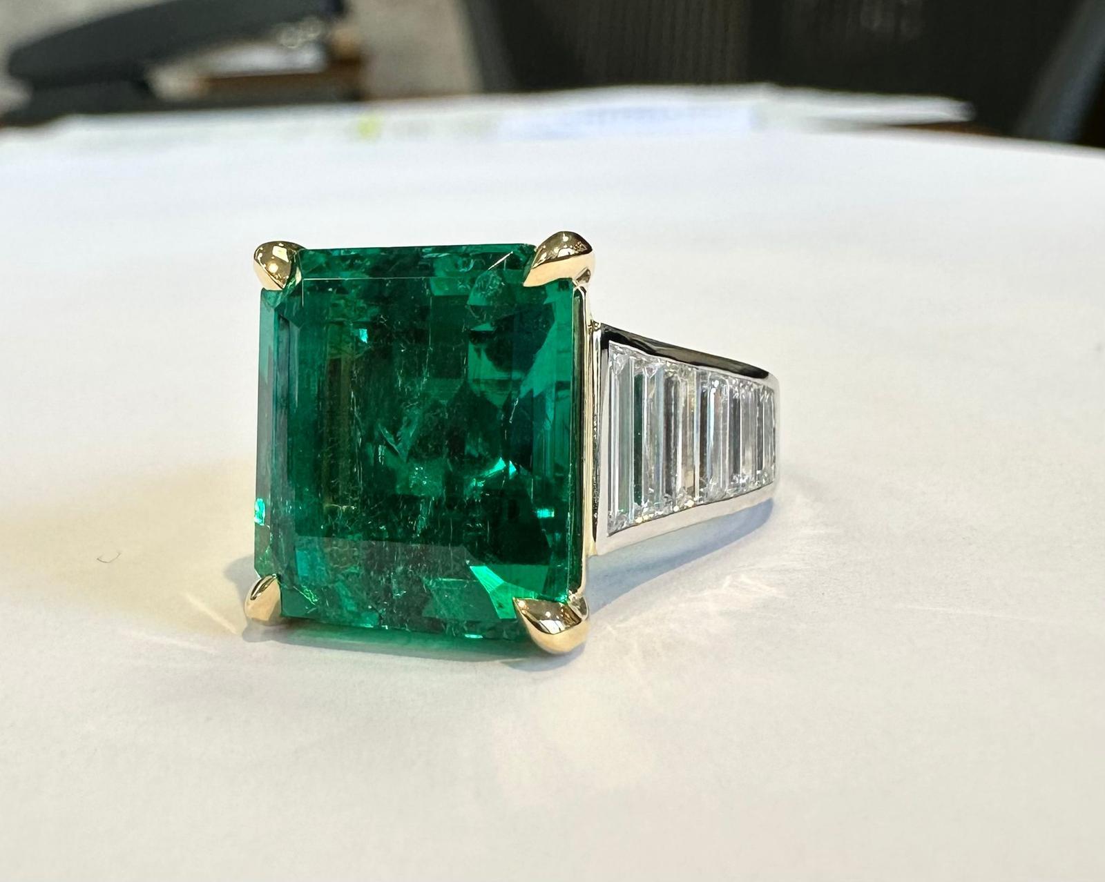Kolumbianischer Smaragd & Diamant Platinfassung Ring, Gübelin zertifiziert (Moderne) im Angebot