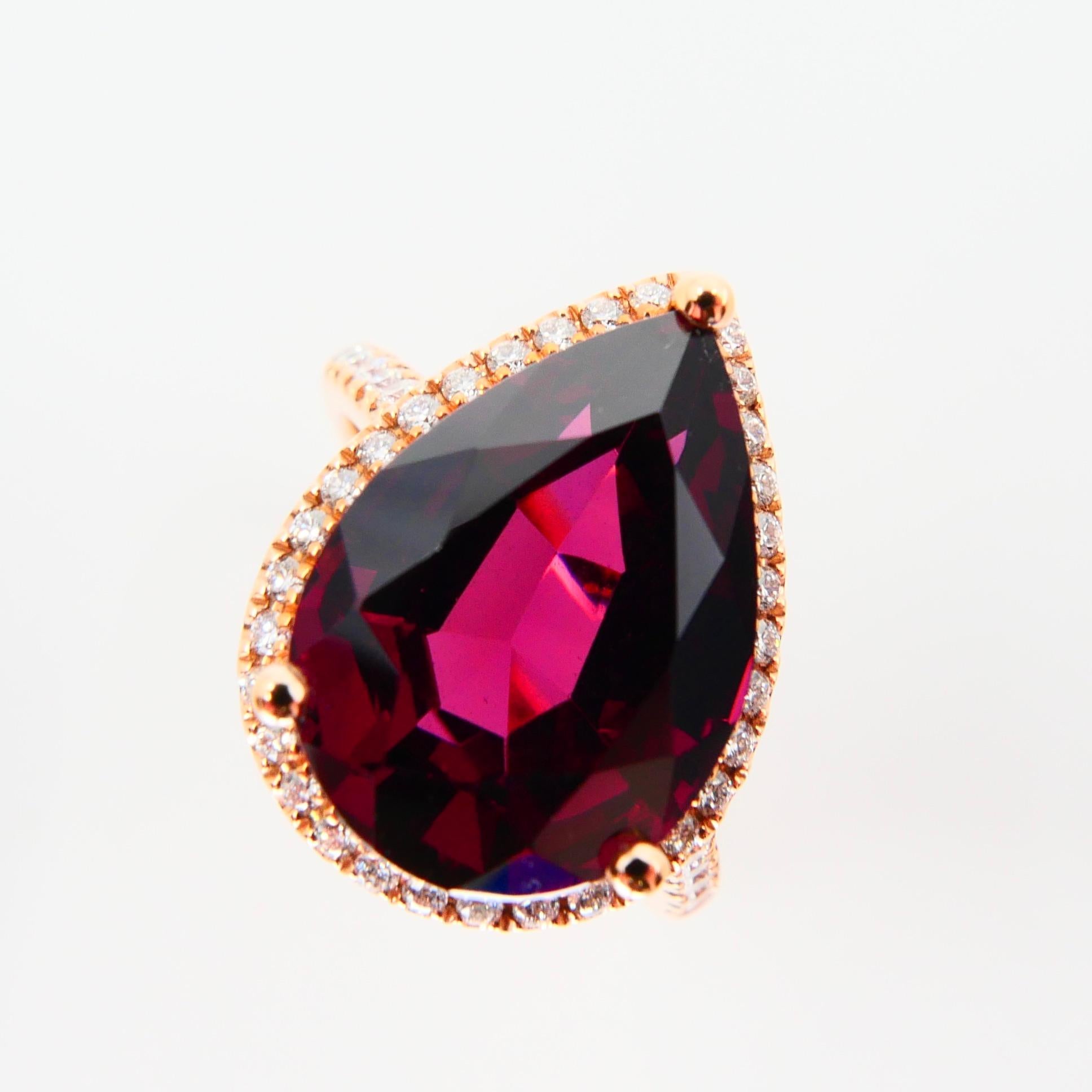 11.19 Carat Natural Rhodolite Garnet and Diamond Cocktail Ring 18 Karat Gold In New Condition For Sale In Hong Kong, HK