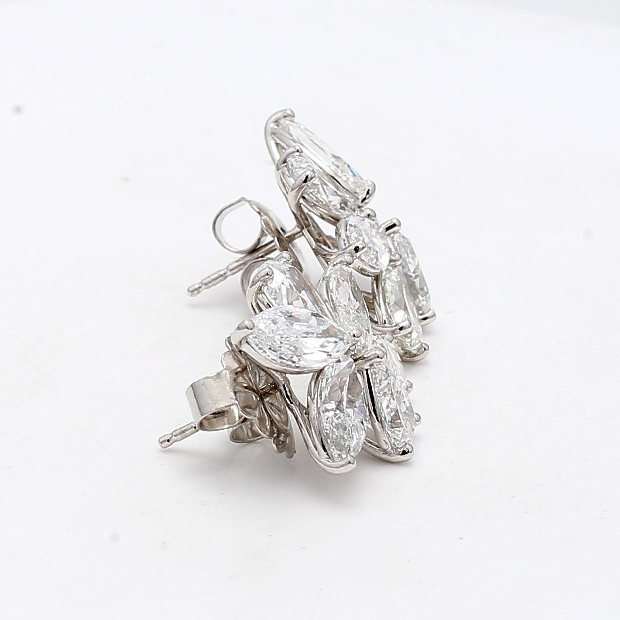 Titolo:
4,46 carati di forma a pera D-E-F-H SI2-VS2-SI1 Orecchini a grappolo di platino con diamanti.


Stile:
Cluster


Metallo:
Platino


Gemma 1:
Diamante da 0,83 carati


Numero di pietre:
1


Colore:
D


Chiarezza:
SI2


Forma:
Forma a