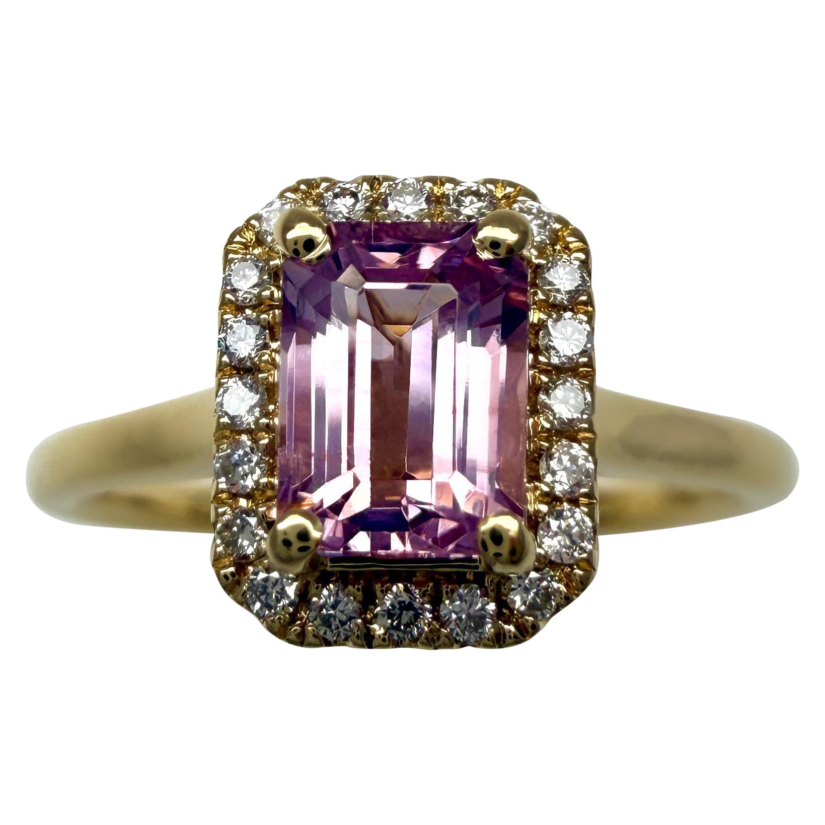 Anello aureola in oro giallo 18k con diamante e spinello rosa Mahenge taglio smeraldo (1,11ct) in vendita
