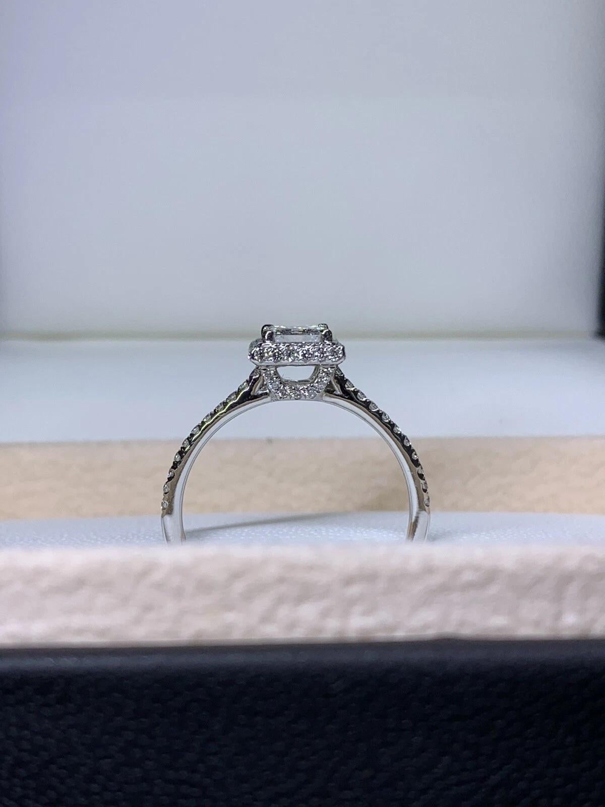 Women's or Men's 1.11ct GIA Princess Diamond Halo Engagement Ring Diamond Band 18k White Gold. For Sale