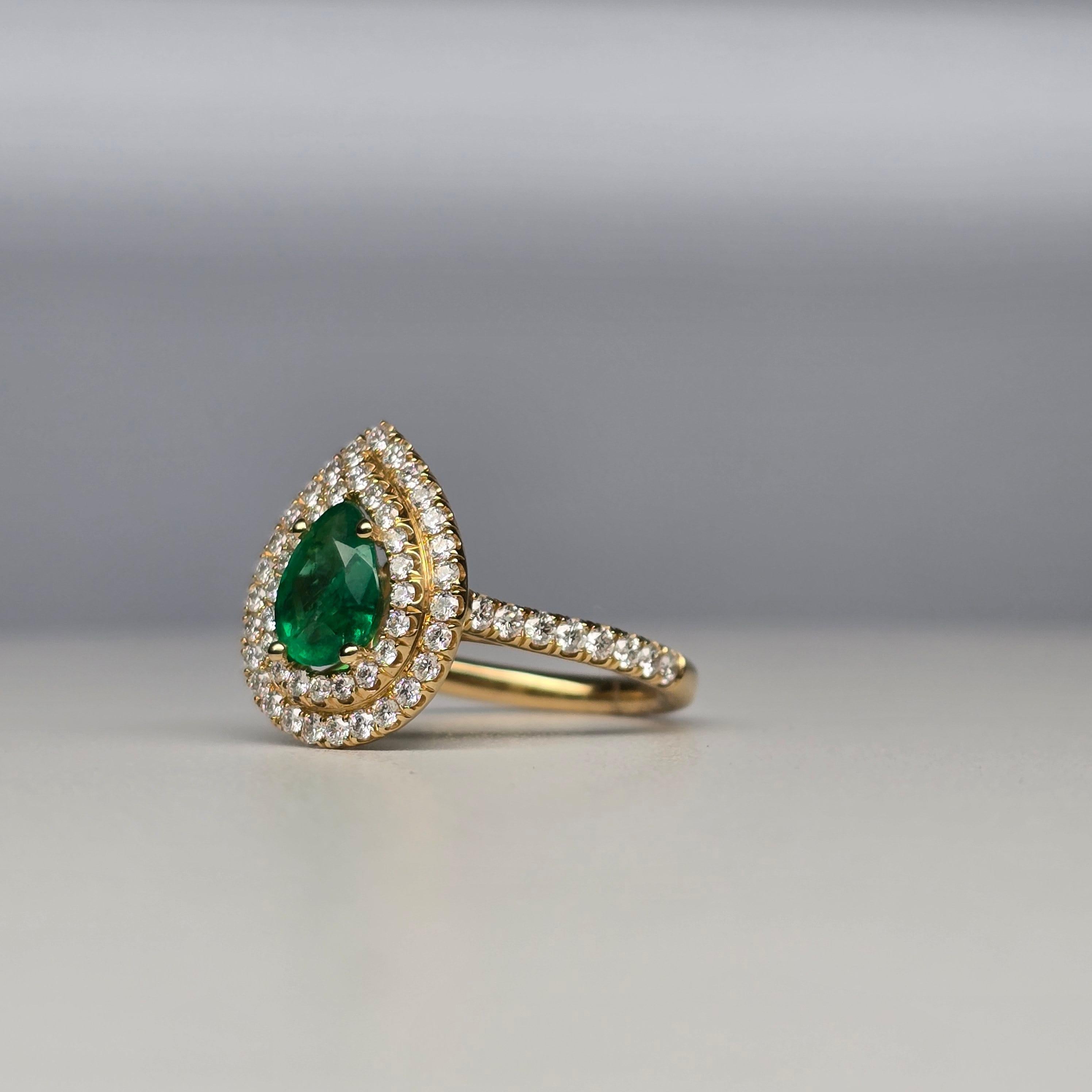 Pear Cut 1.11ct Green Emerald Diamond ring pear engagement ring 18KT For Sale