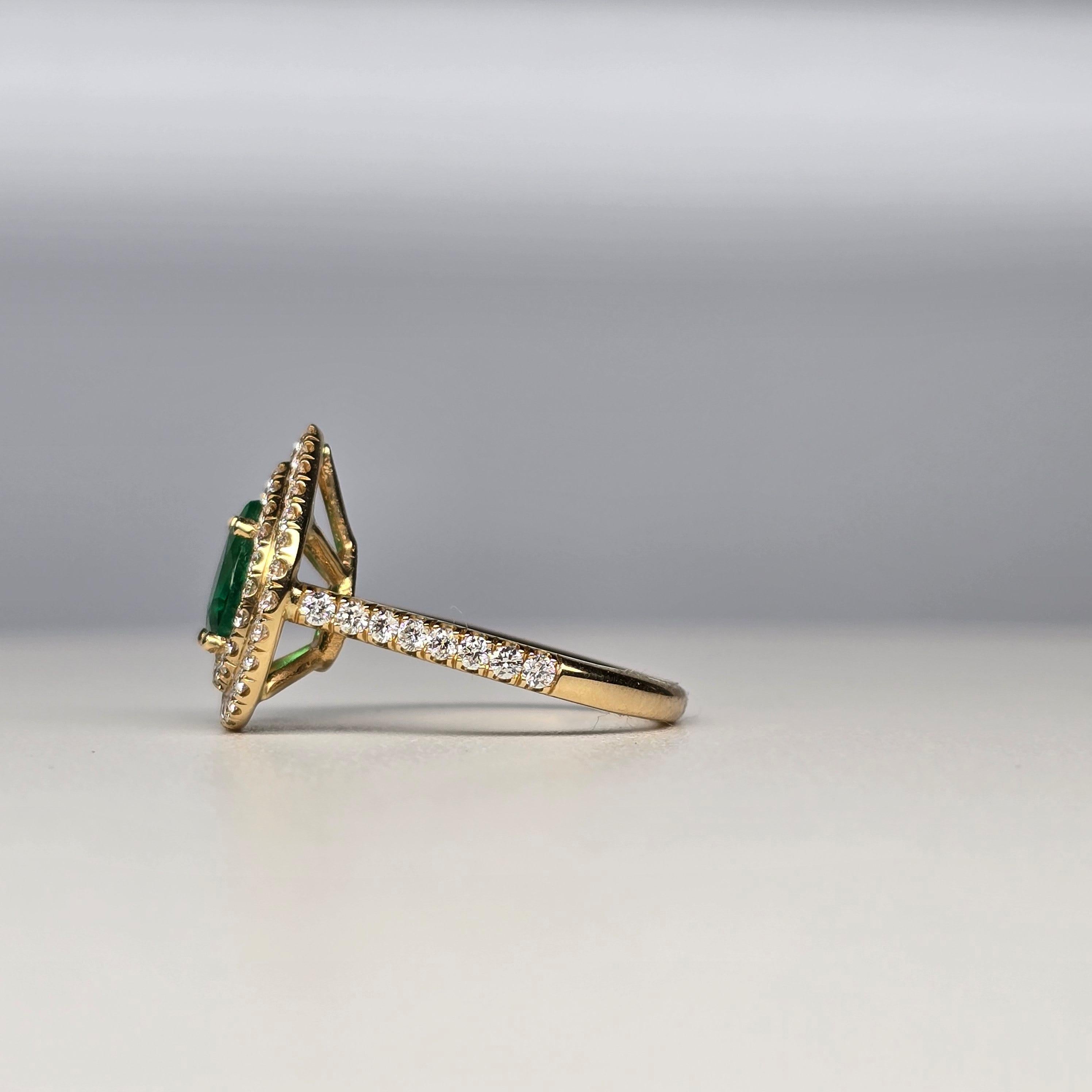 1.11ct Green Emerald Diamond ring pear engagement ring 18KT In New Condition For Sale In Jupiter, FL