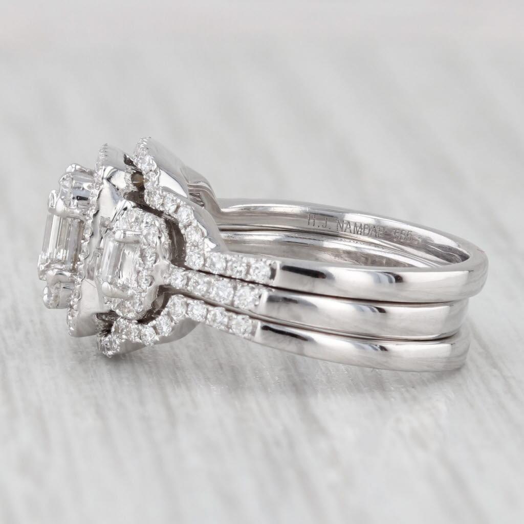 Informations sur les pierres précieuses : Diamants naturels - 1.11 carats au total
- Engagement -
Total des carats - 0,81
Taille - Baguette 0,32ctw, Brilliante ronde 0,34ctw, Émeraude 0,15ct
Couleur - F - G
Clarté - VS1 - SI1

- Mariage -
Total des