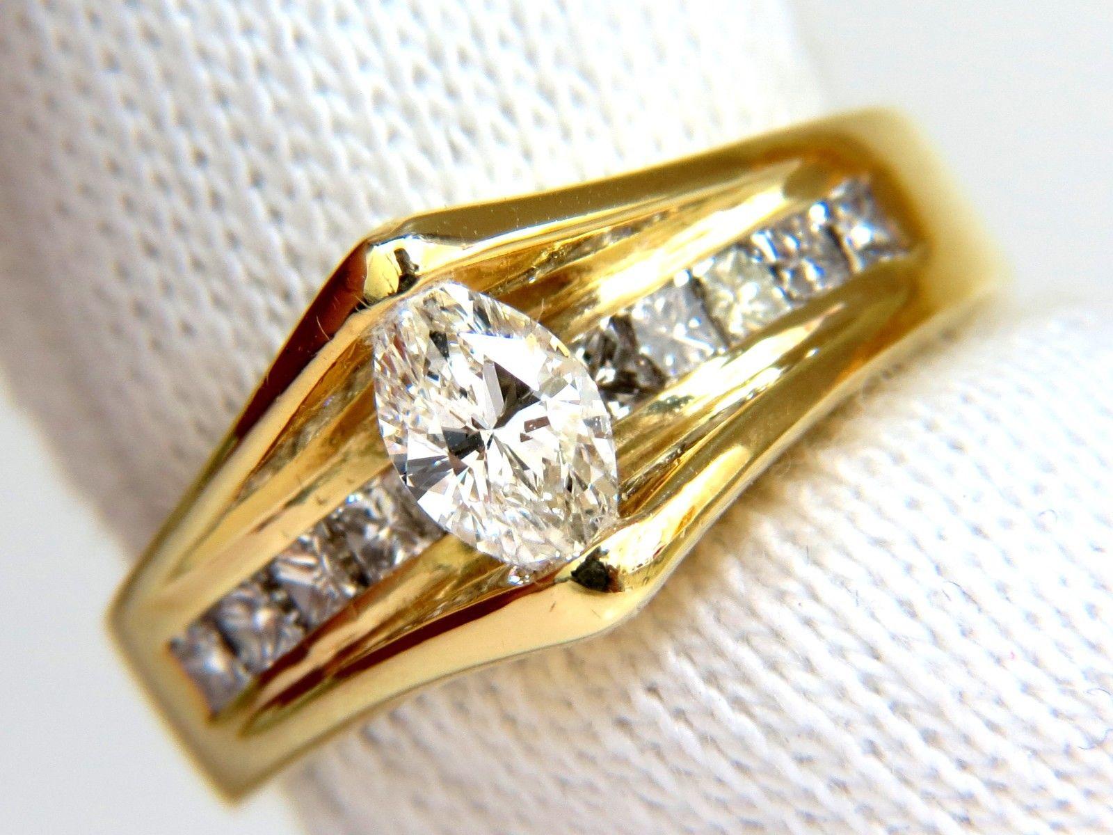 1,12 Karat 18 Karat 1,12 Karat Diamanten Tension Top Class Mod Deco Handgefertigter Ring (Marquiseschliff) im Angebot