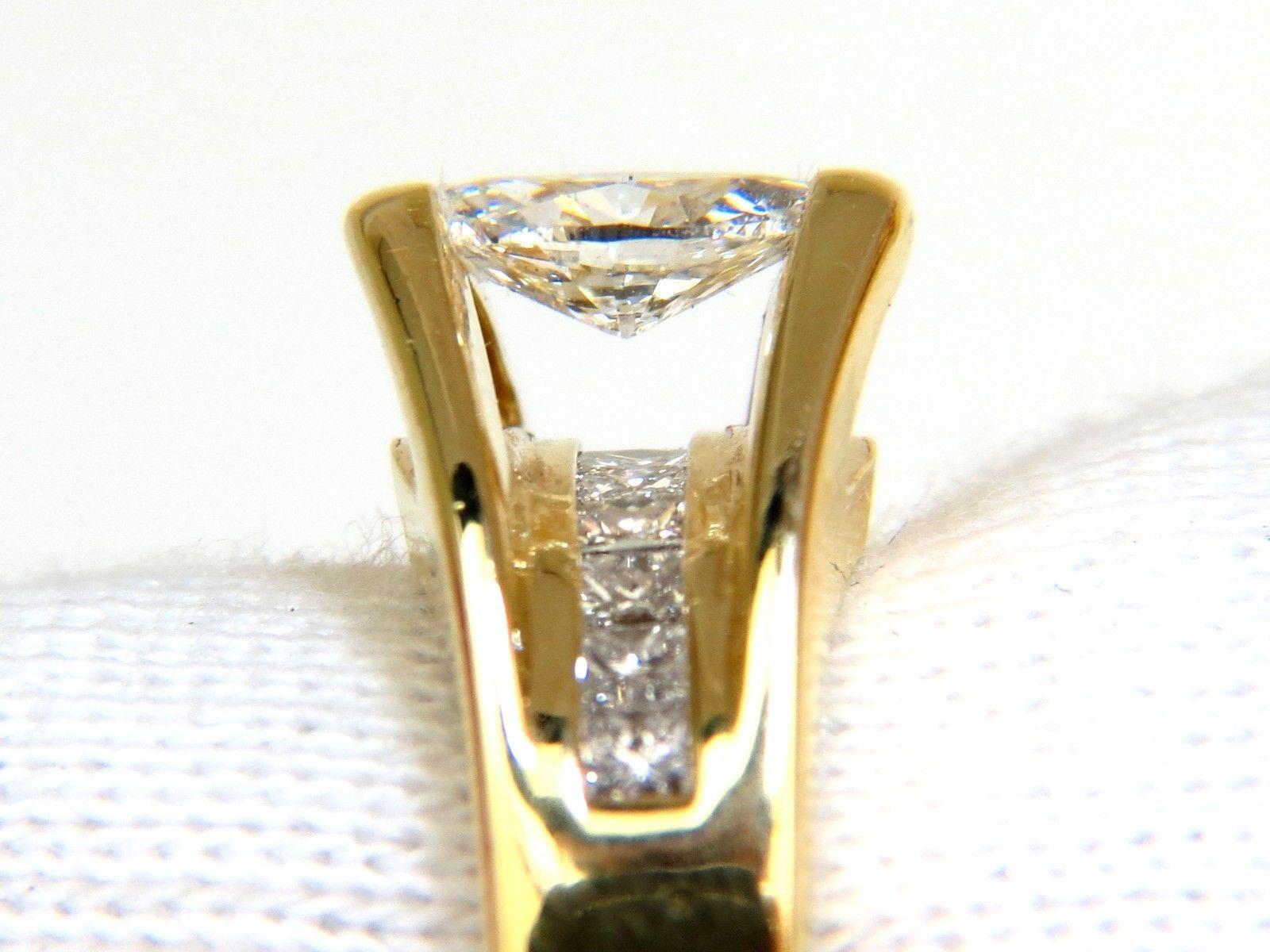 1.12 Carat 18 Karat 1.12 Carat Diamonds Tension Top Class Mod Deco Handmade Ring In New Condition For Sale In New York, NY