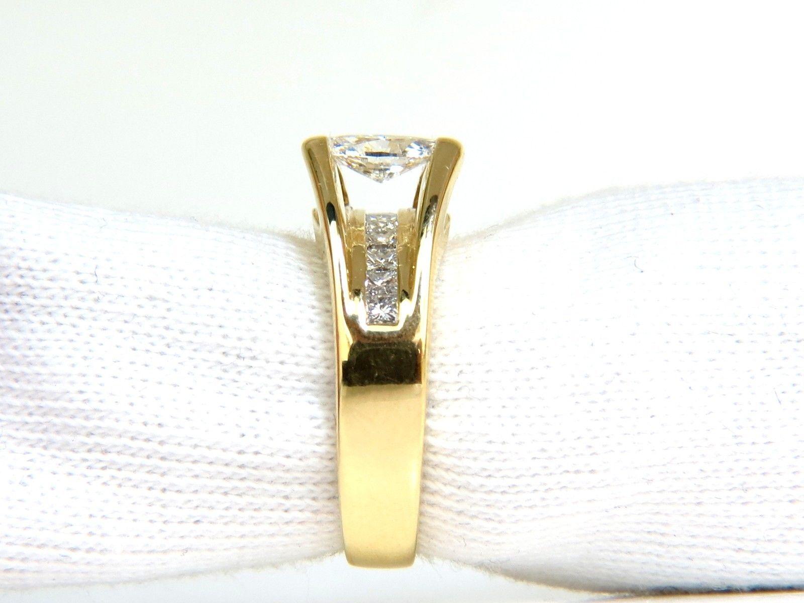Women's or Men's 1.12 Carat 18 Karat 1.12 Carat Diamonds Tension Top Class Mod Deco Handmade Ring For Sale