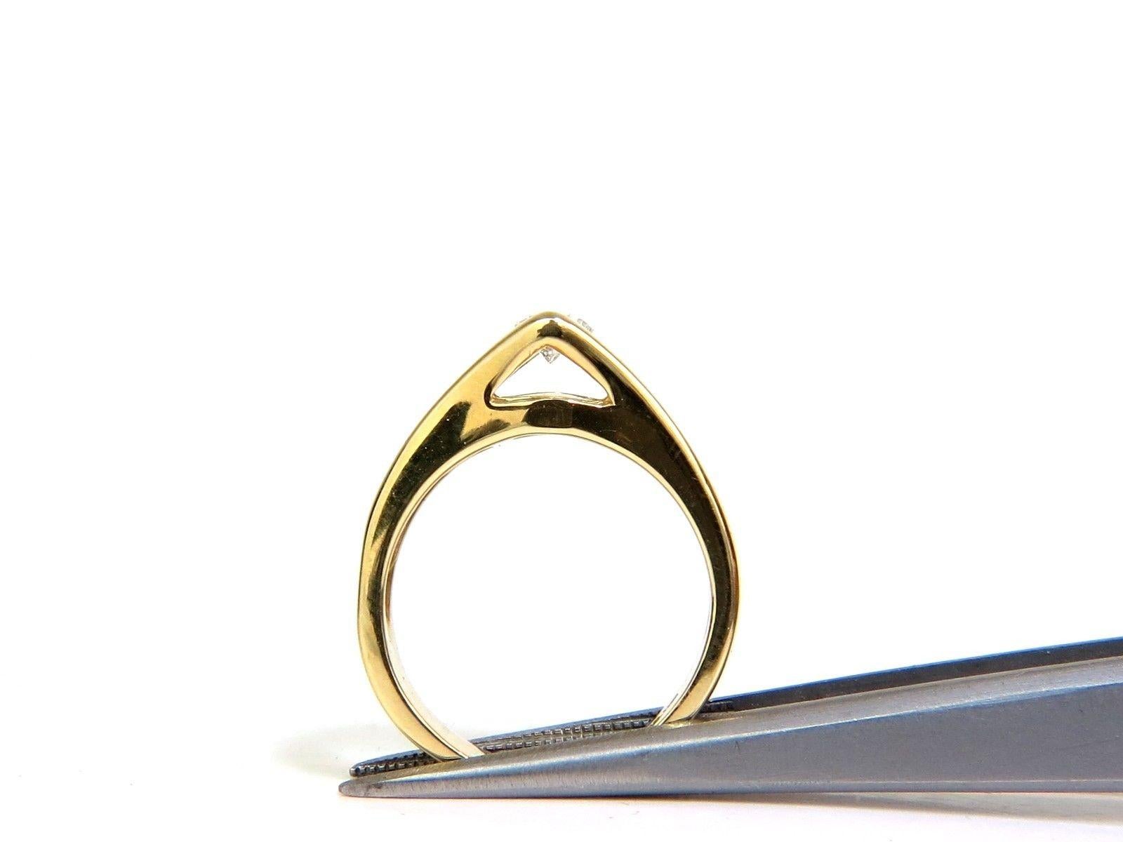 1,12 Karat 18 Karat 1,12 Karat Diamanten Tension Top Class Mod Deco Handgefertigter Ring im Angebot 1
