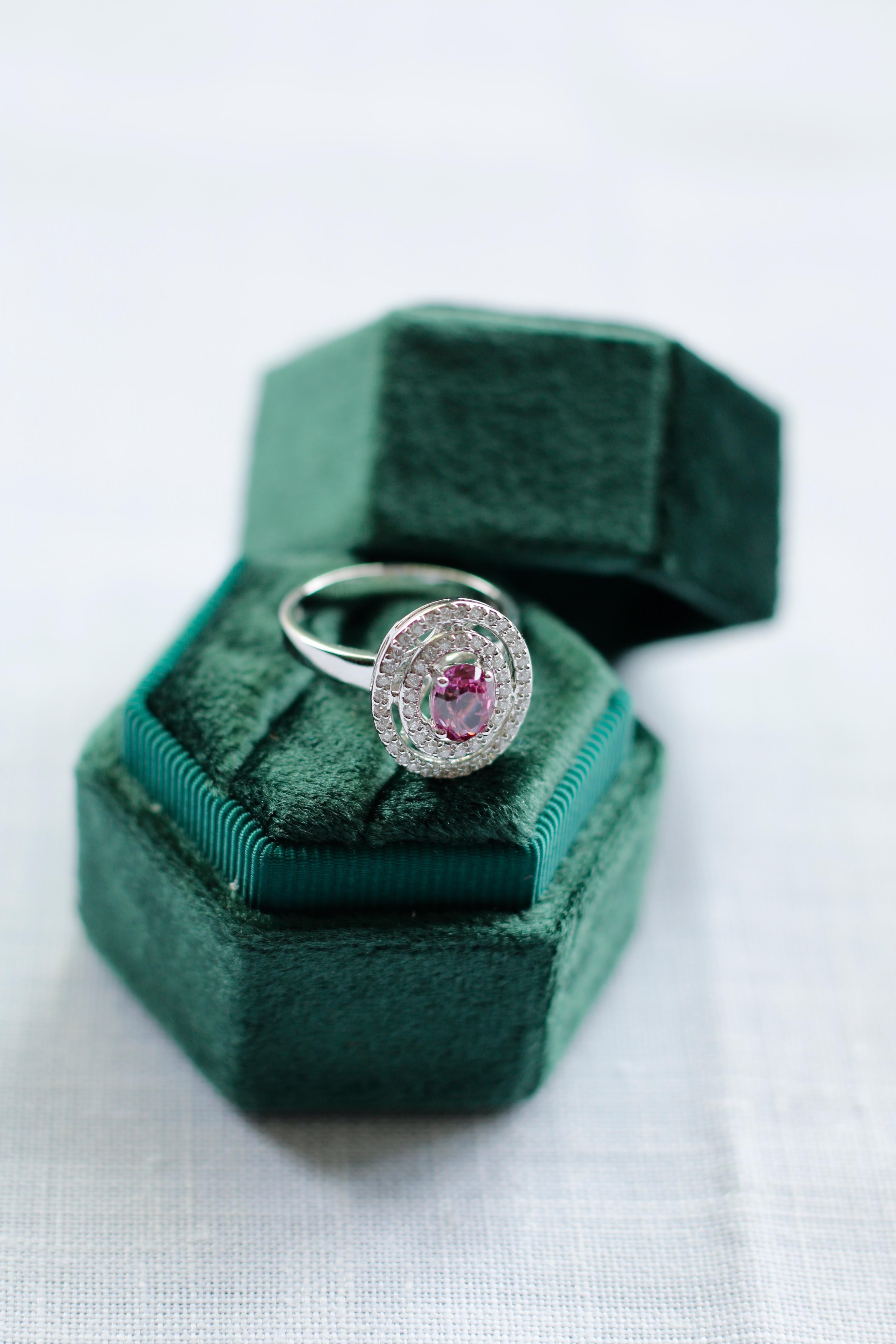 Contemporary Ceylon Pink Sapphire 1.12 Carat Cocktail Ring For Sale