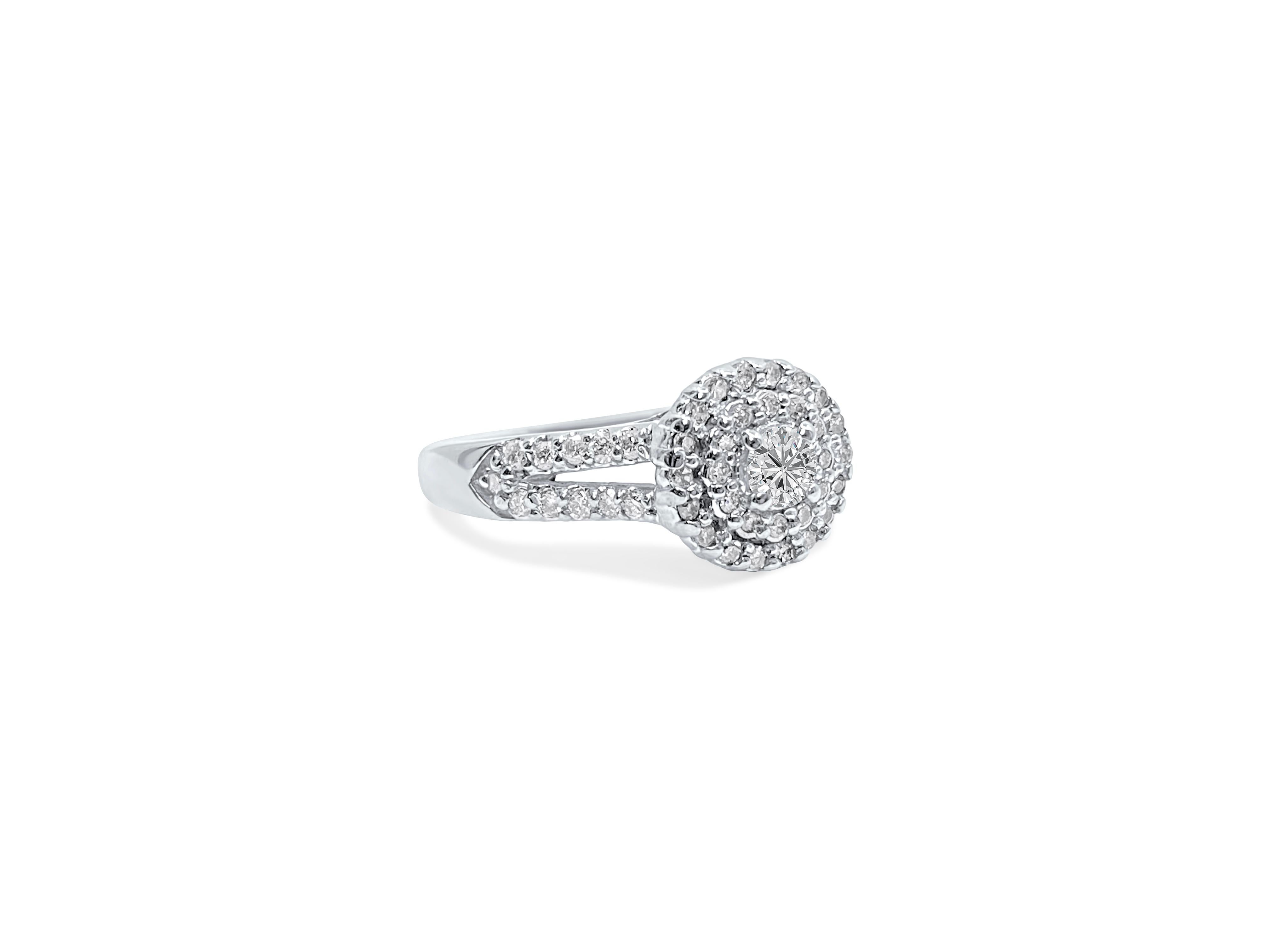 Art Deco 1.12 Carat Diamond Engagement Ring for her For Sale