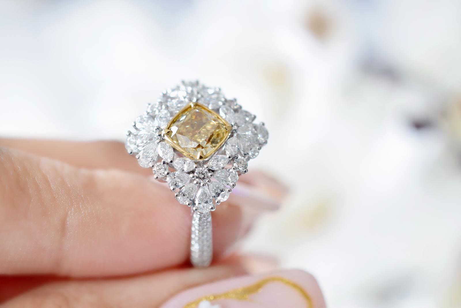 **100% NATURAL FANCY COLOUR DIAMOND JEWELLERIES**

✪ Jewelry Details ✪

♦ MAIN STONE DETAILS

➛ Stone Shape: Cushion
➛ Stone Color: Fancy Brownish Yellow
➛ Stone Weight: 1.12 carats
➛ Clarity: VVS1
➛ GIA certified

♦ SIDE STONE DETAILS

➛ Side white
