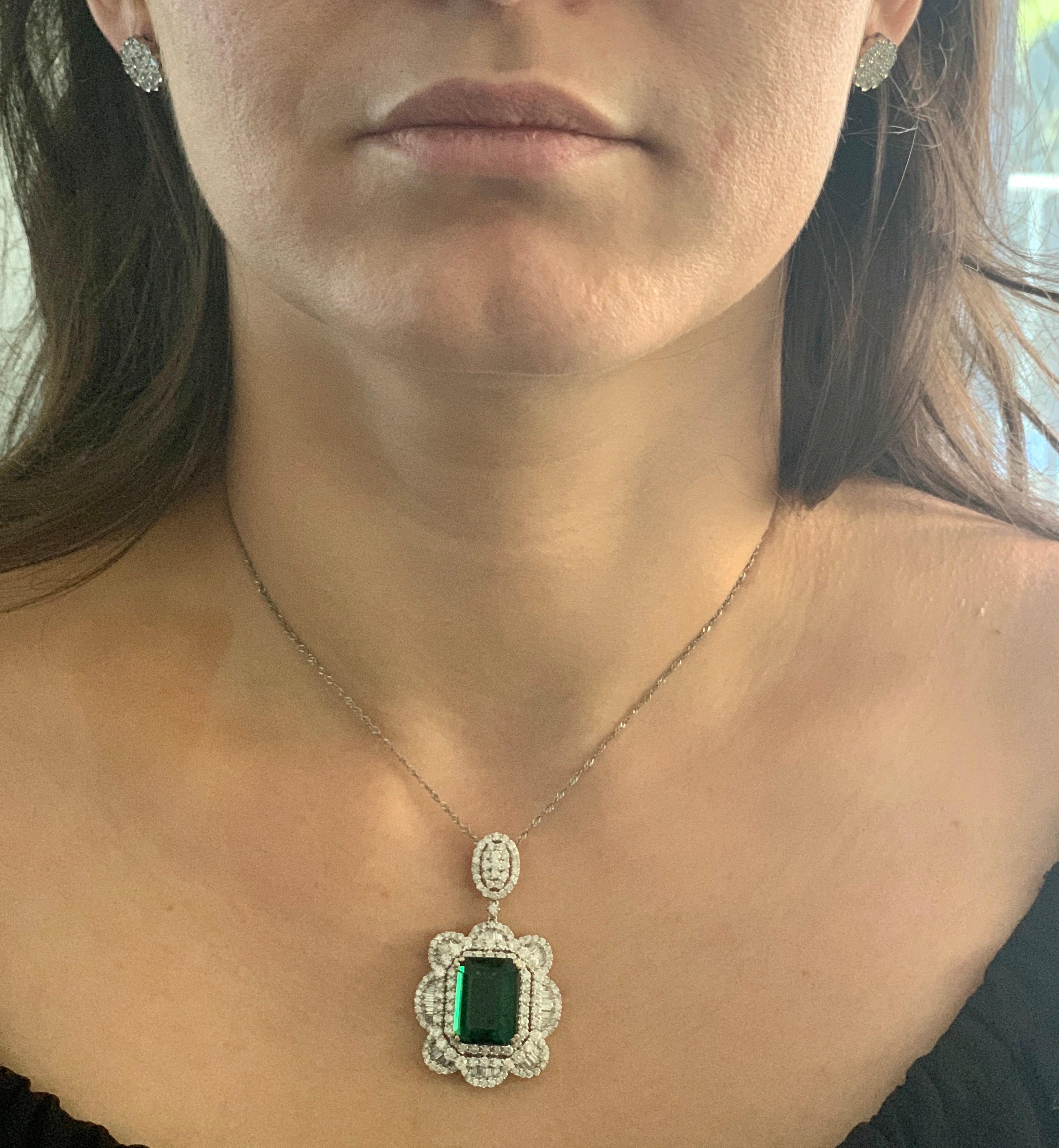 11.2 Carat Green Tourmaline & 4.5 Carat Diamond Pendant / Necklace 18 Karat Gold 4