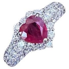 1,12 Karat Herzförmiger Rubin- und Diamantring aus Platin