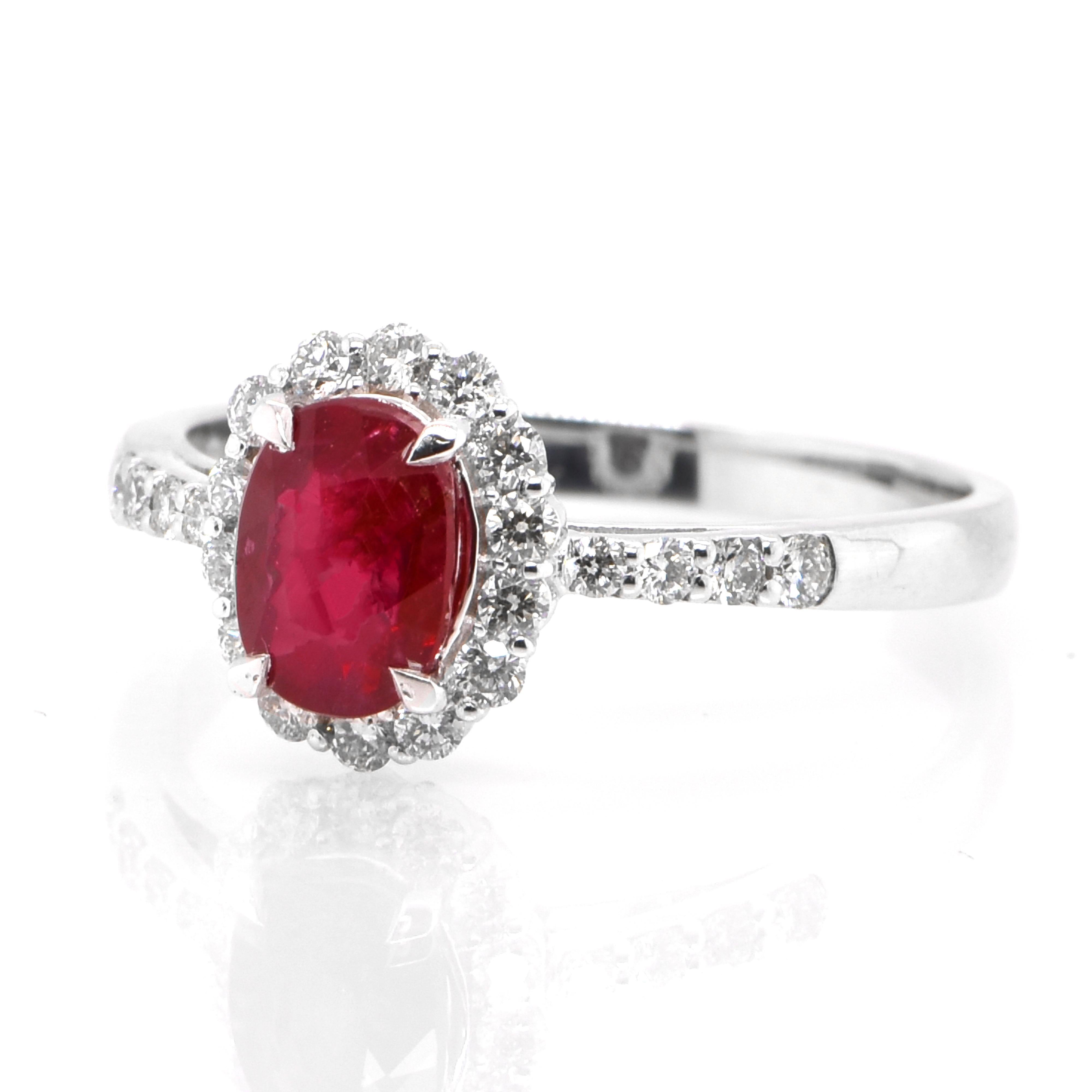Moderno Anello a raggiera con rubino naturale non riscaldato e diamante da 1,12 carati in platino