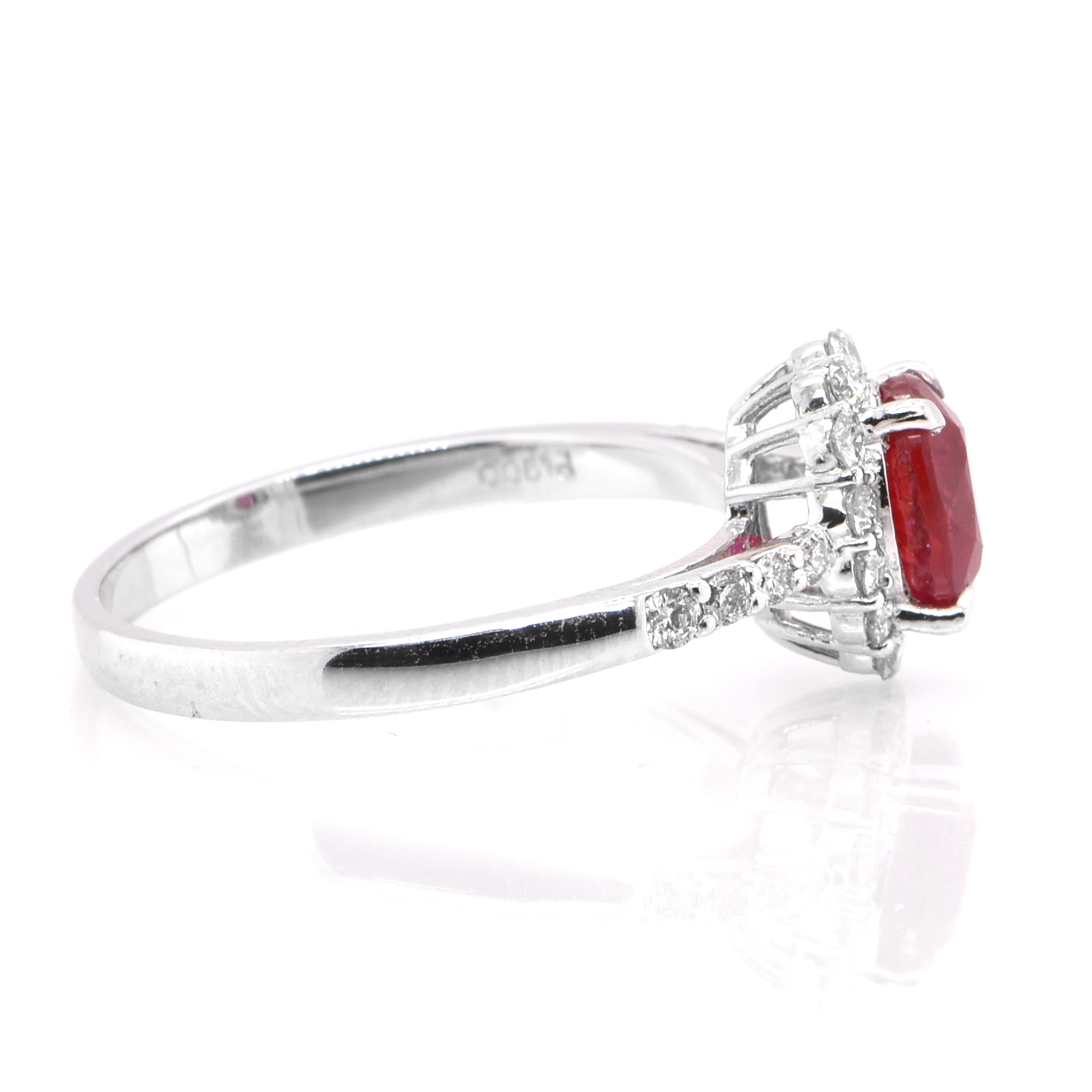 Anello a raggiera con rubino naturale non riscaldato e diamante da 1,12 carati in platino In condizioni Nuovo a Tokyo, JP