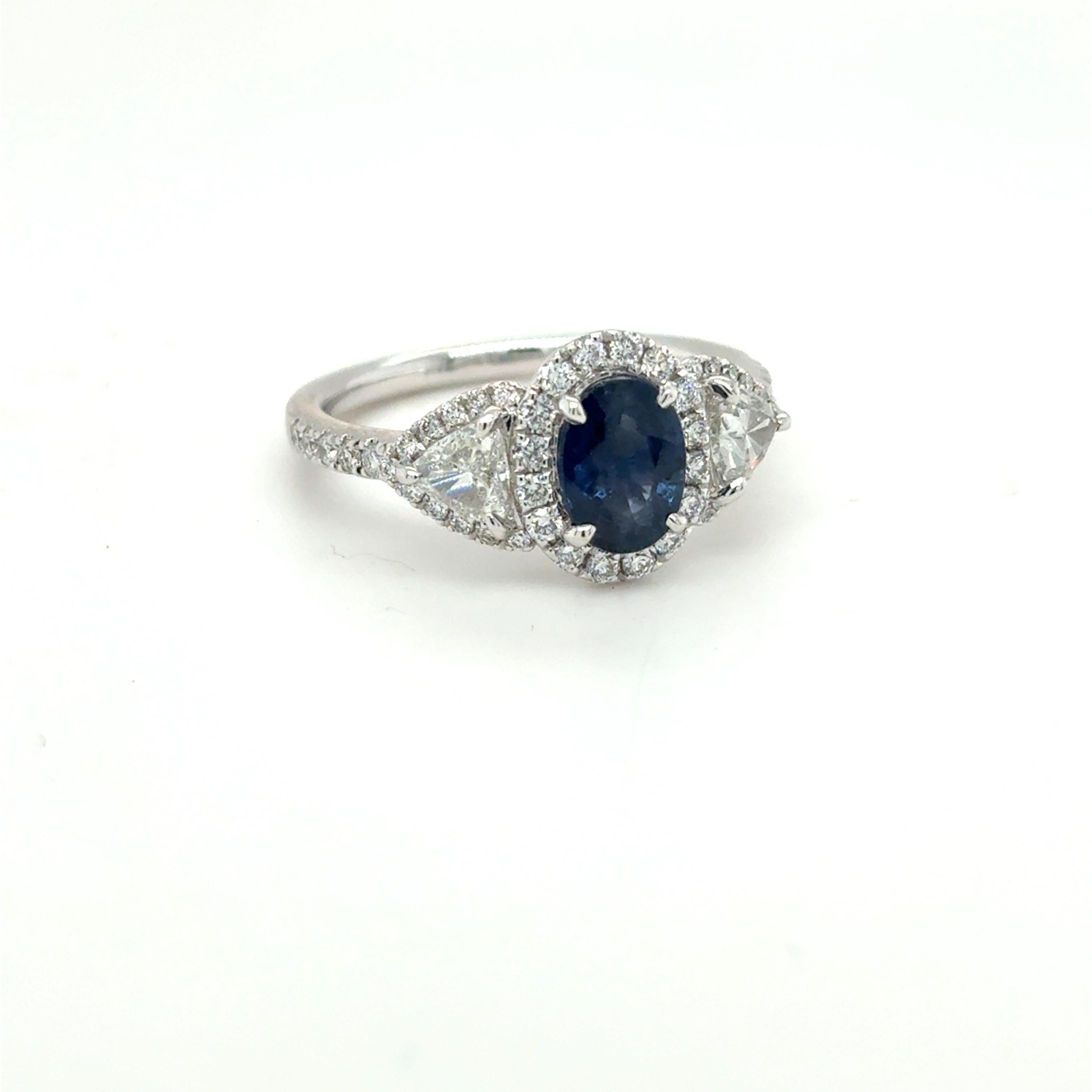 Women's 1.12 Carat Oval Cut Blue Sapphire Diamond Platinum Ring For Sale
