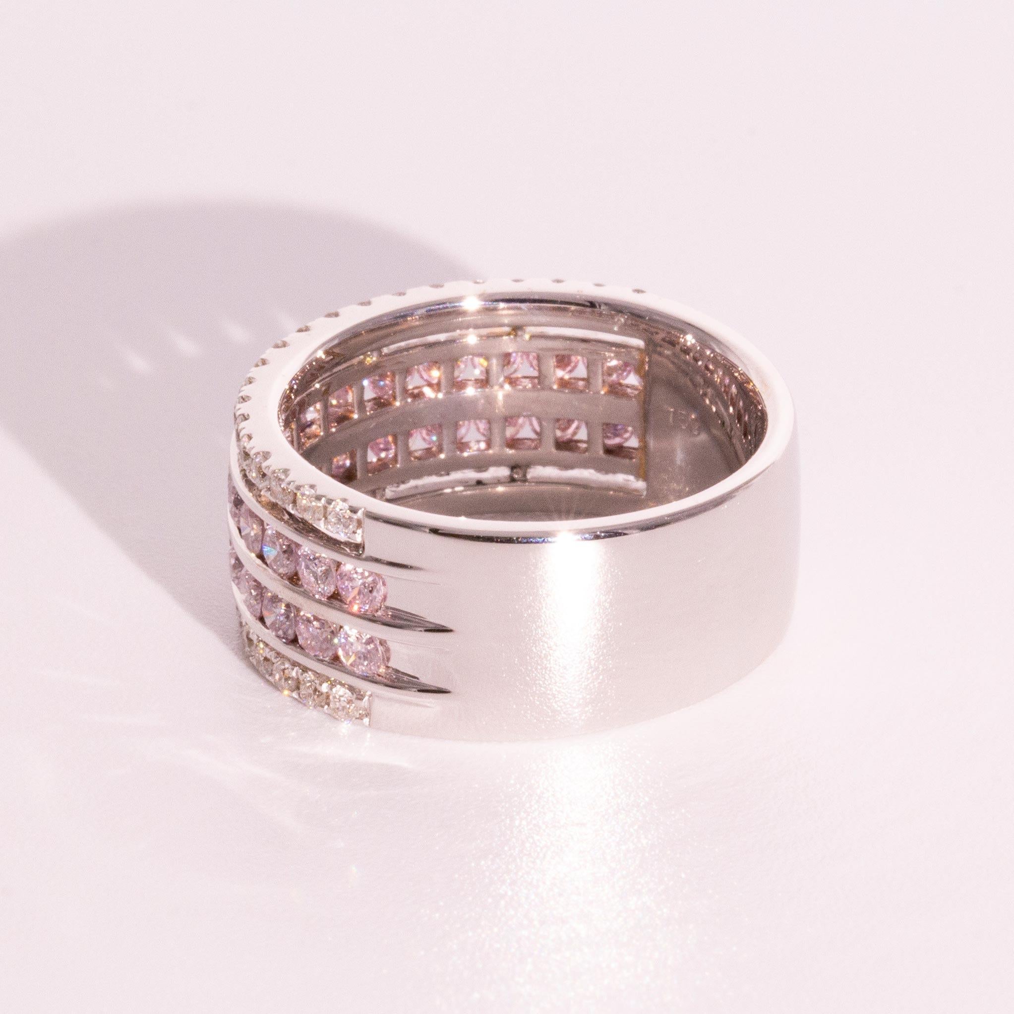 Contemporary 1.12 Carat Pink Diamonds and 0.40 Carat White Diamonds 18 Carat White Gold Ring