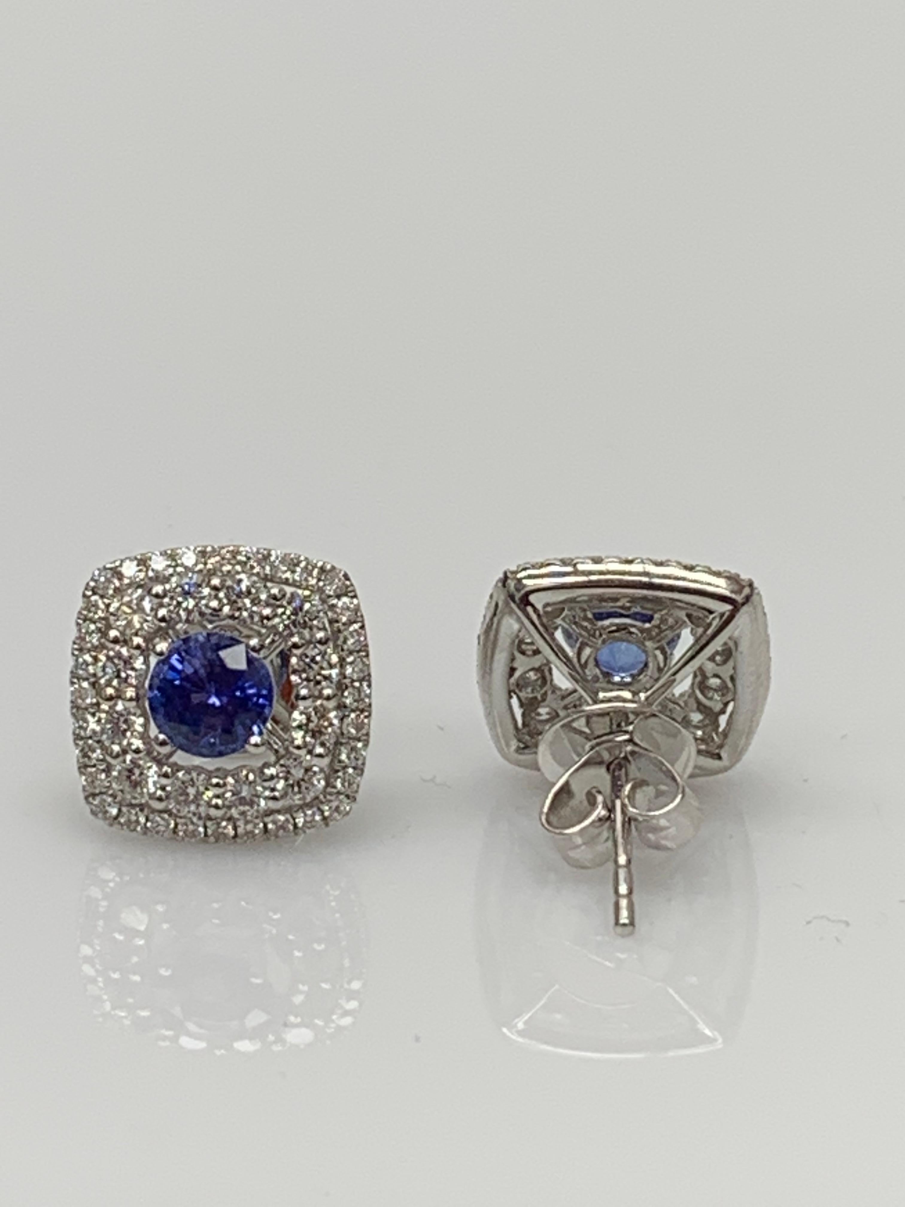 Pendientes de zafiro azul talla redonda de 1,12 quilates y diamantes en oro blanco de 18 quilates en Nuevo estado para la venta en NEW YORK, NY