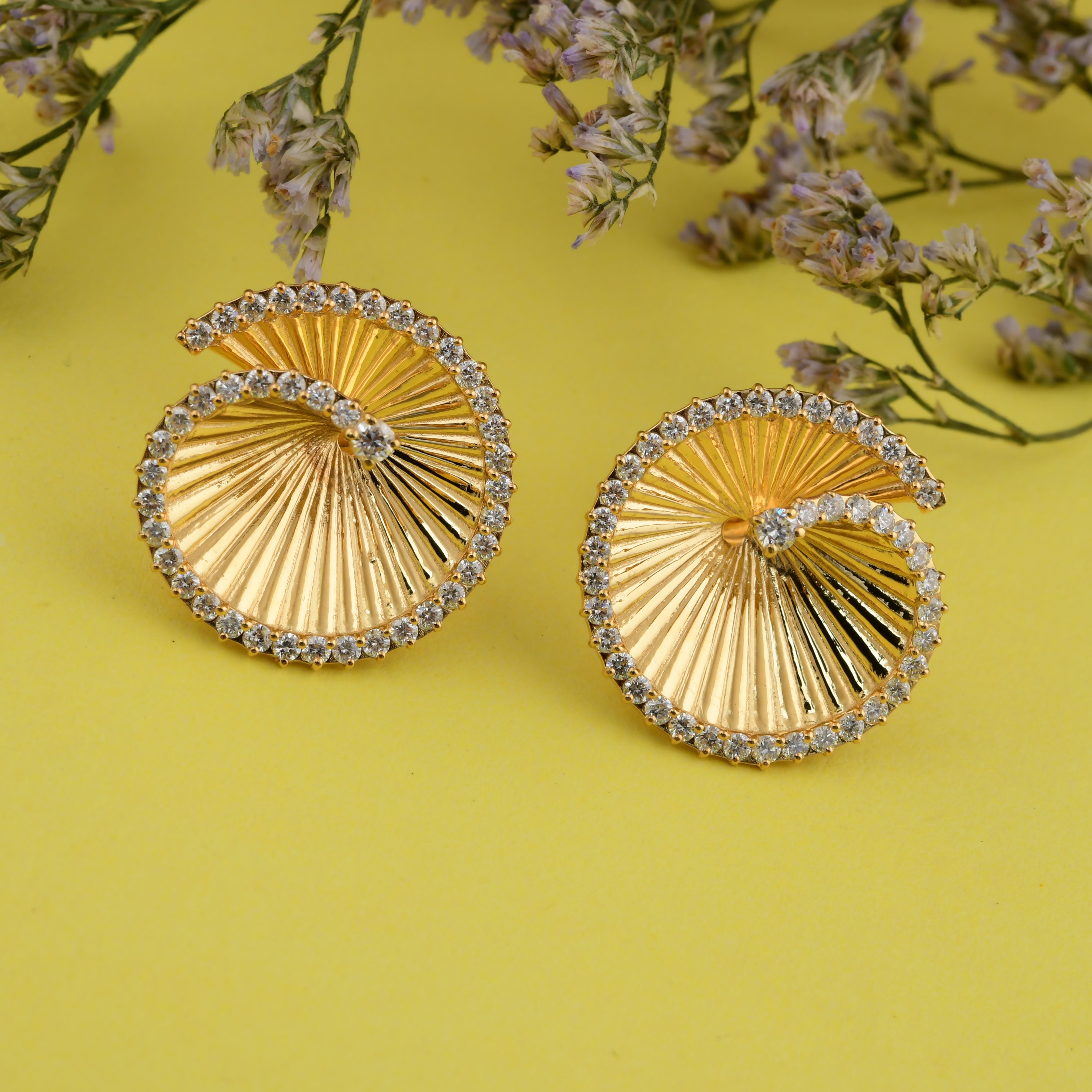 Round Cut 1.12 Carat SI Clarity HI Color Diamond Designer Earrings 18 Karat Yellow Gold For Sale