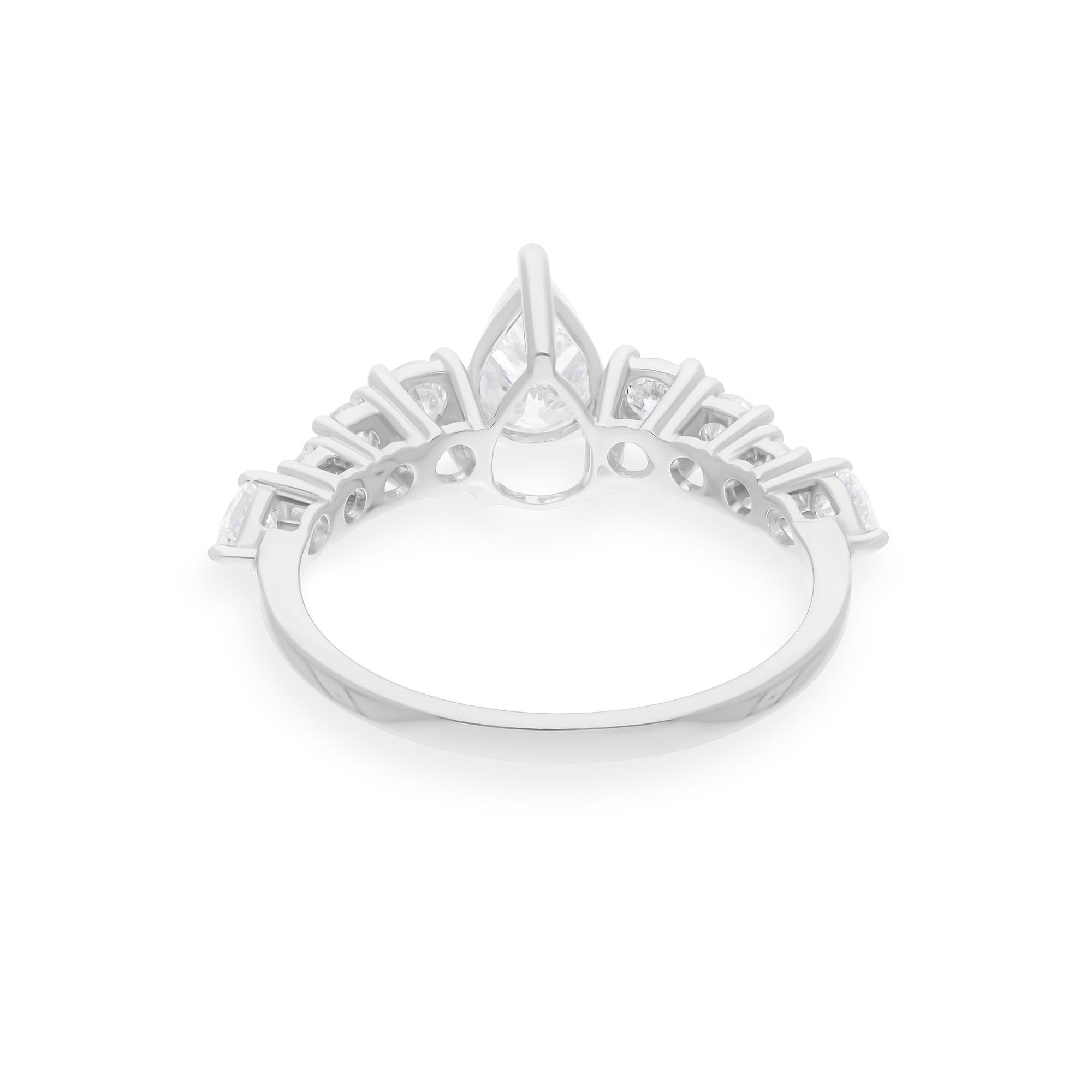 La bague est de taille 7 et peut être redimensionnée en plus grand ou plus petit sur demande. Suivez la vitrine de Spectrum Jewels pour découvrir la dernière collection et les pièces exclusives. Spectrum Jewels est fièrement classé parmi les